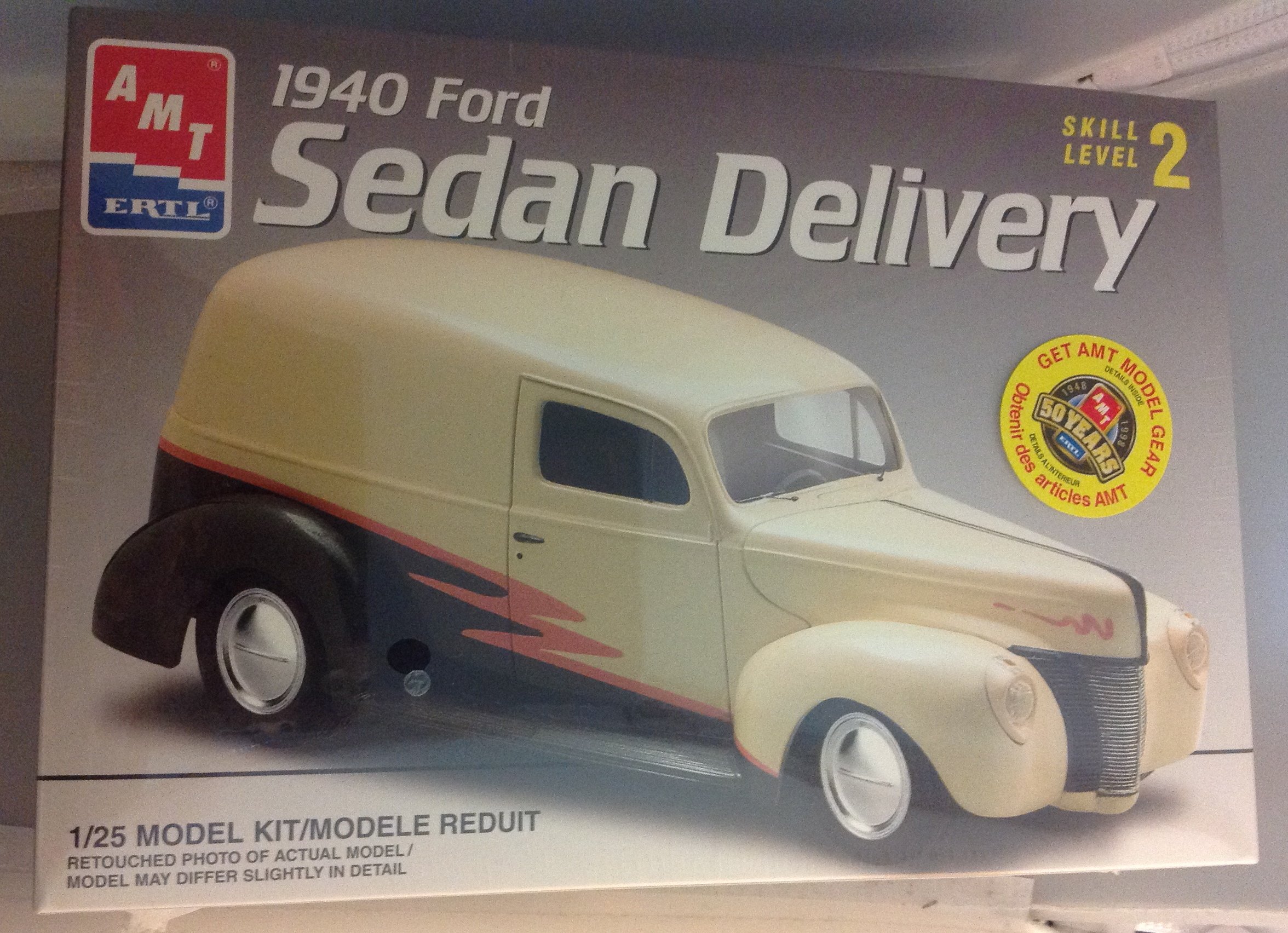 AMT 1940 Ford Sedan Delivery Model Kit