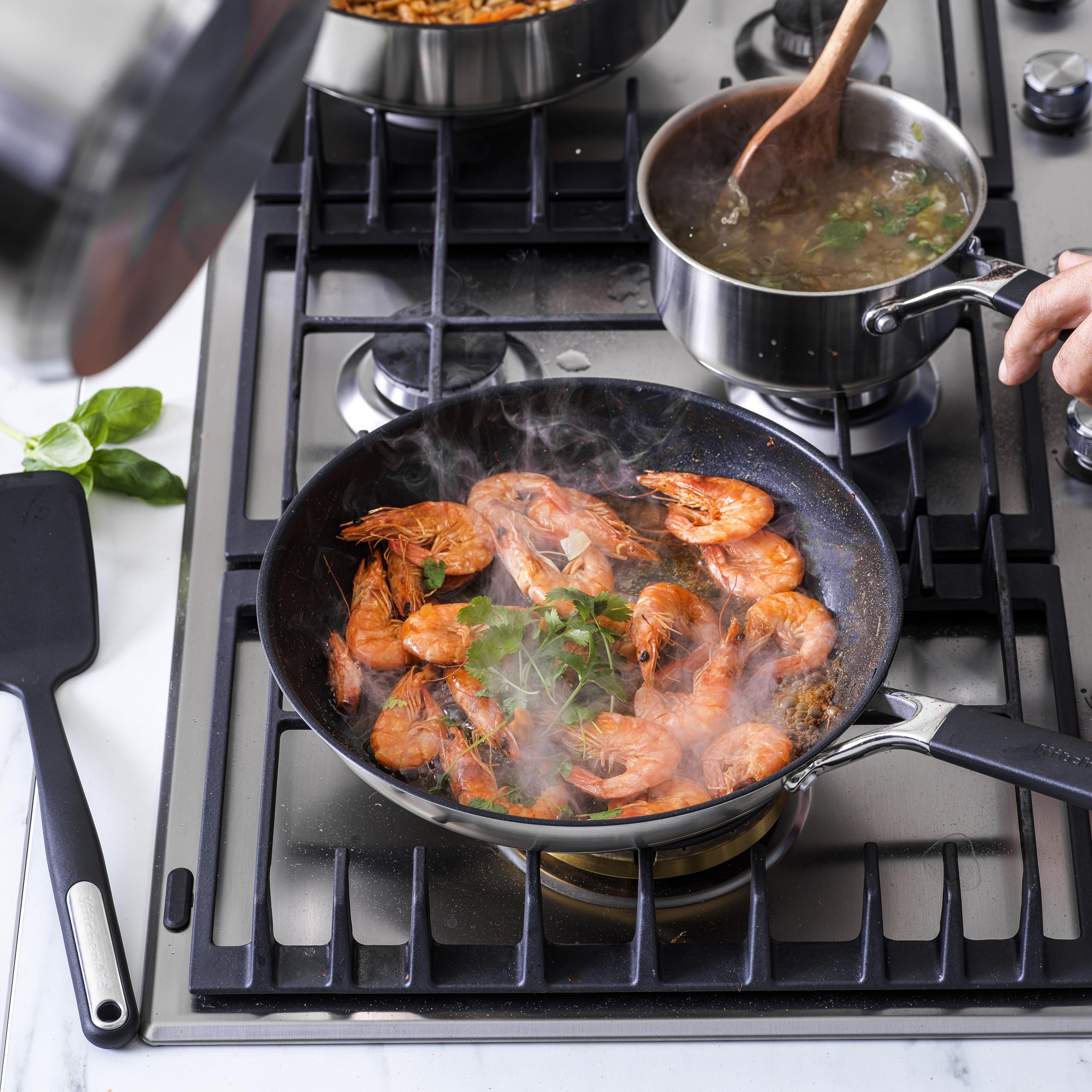 KitchenAid Classic Stainless Steel Set di Padelle in Acciaio Inox Antiaderenti in Ceramica senza PFAS, da 20 cm, 24 cm e 28 cm, Clad, Induzione, Manico Stay-Cool, Forno Sicuro fino a 160°C, Argento