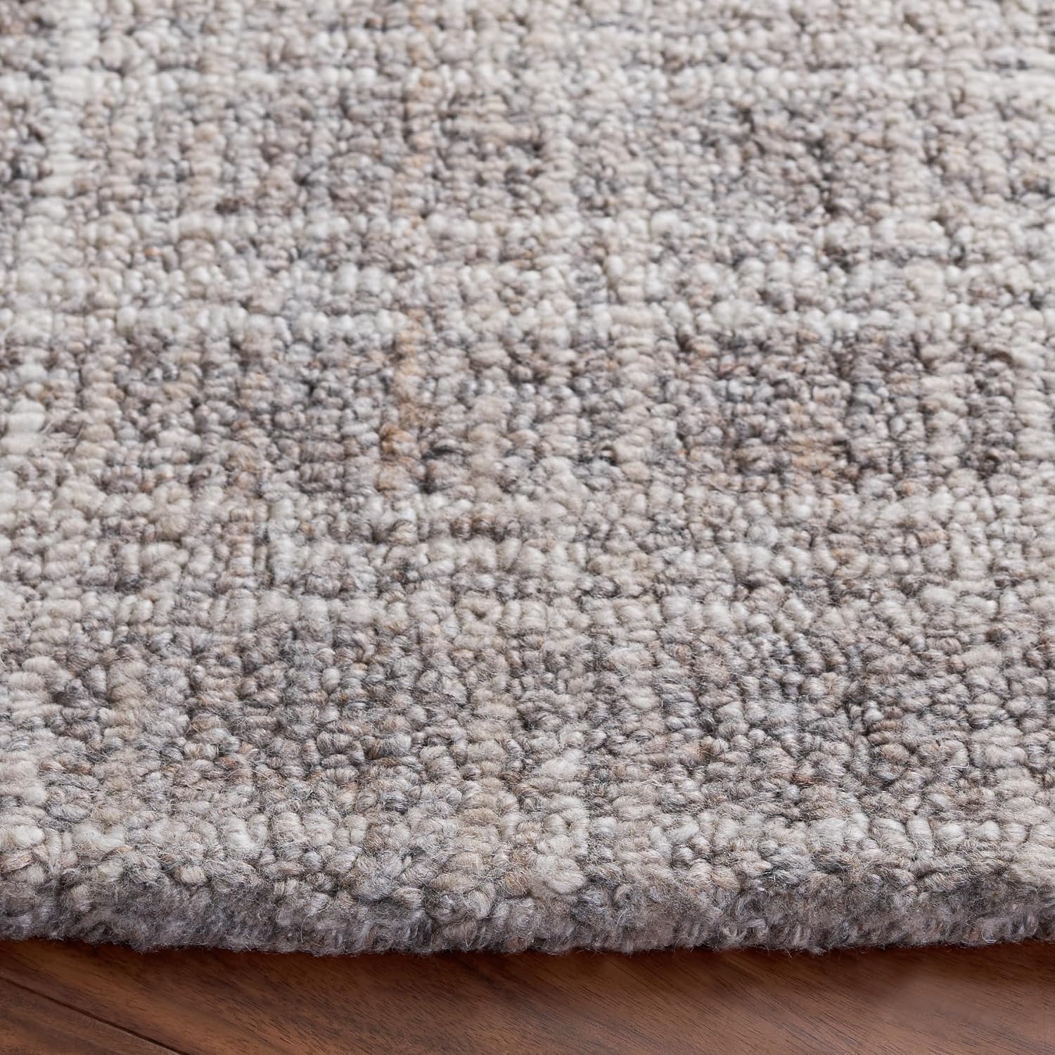 SAFAVIEH Renewal Collection Area Rug - 6' Round, Grey, Handmade, Ideal for Living Room, Bedroom, Dining Space (RNW252F)