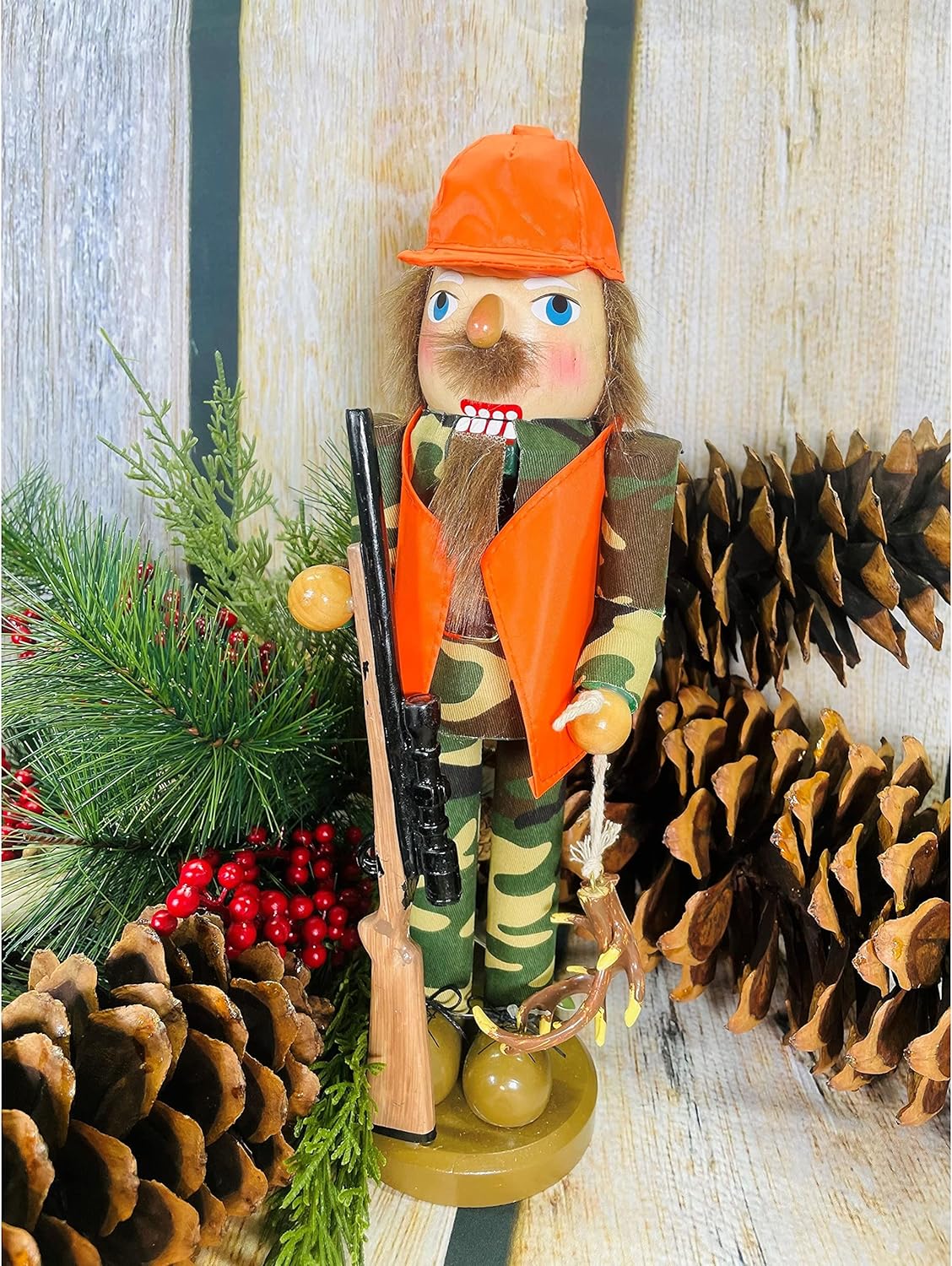 Santa's Workshop 70347 Deer Hunter Nutcracker, 15",