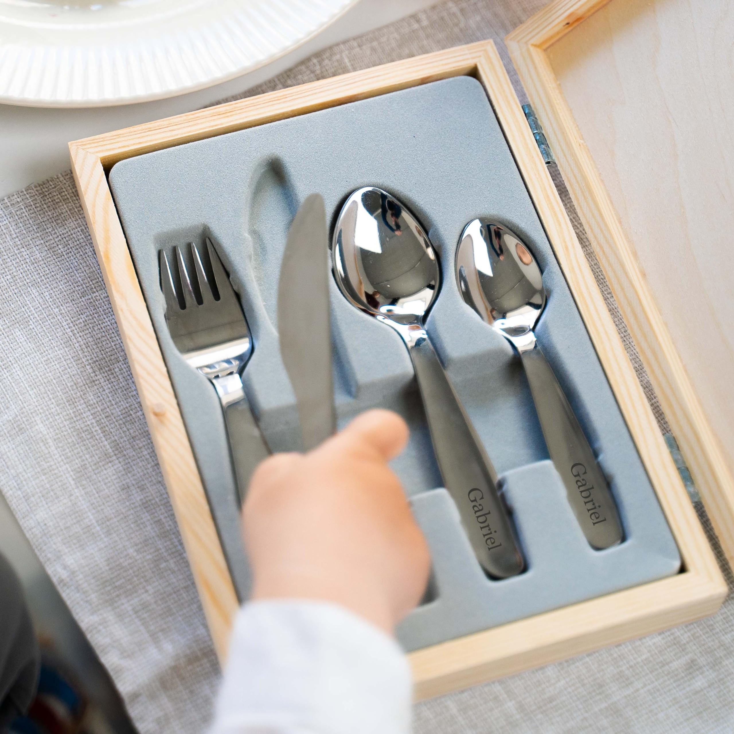 LAUBLUST Couverts pour Enfants gravés - Coutellerie dans boîte en Bois imprimé, Naturelle - Couverts avec prénom | Cadeau de baptême pour Enfants | Couverts de Table en INOX (Safari)