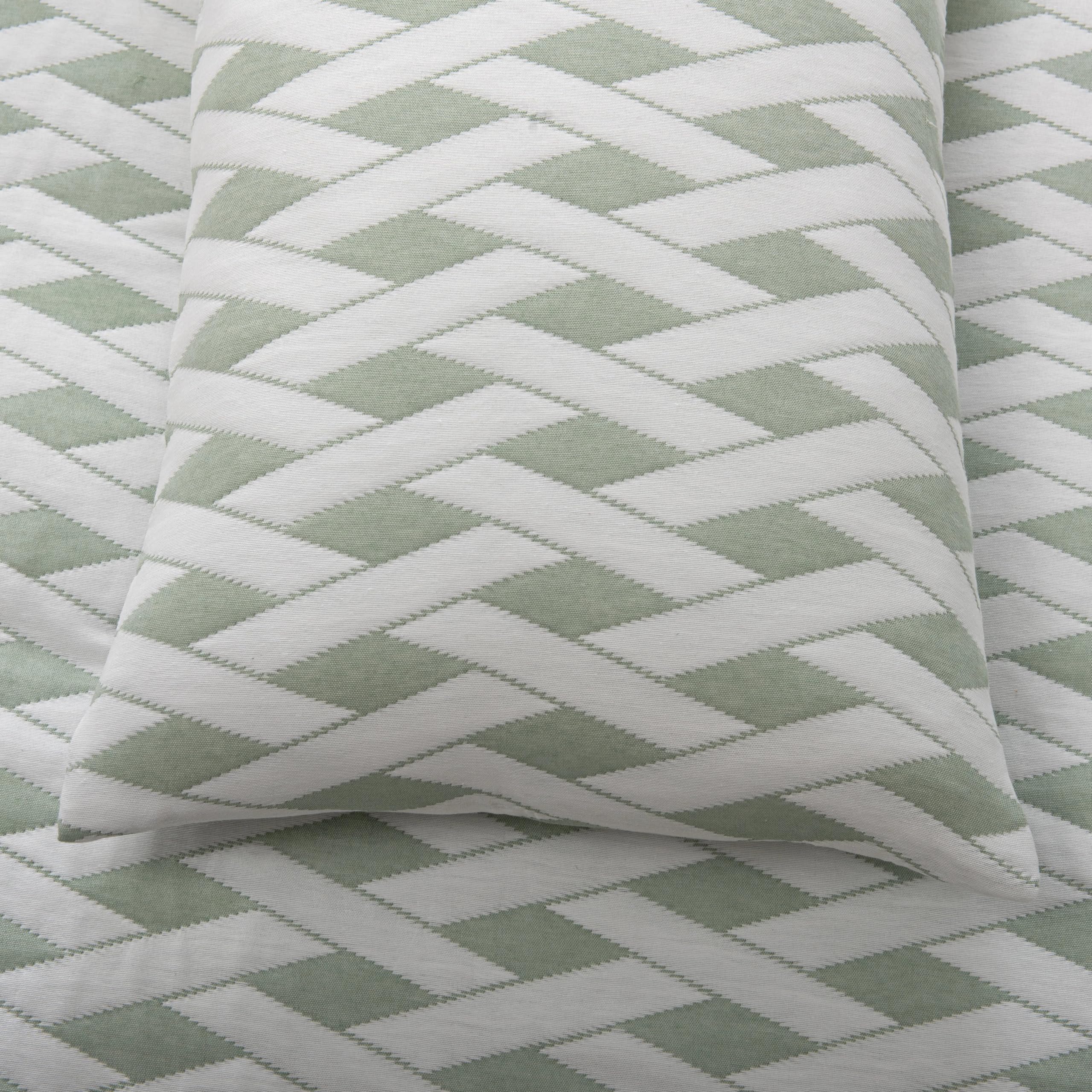 Colcha de Verano Verde con Estampado Geométrico – Cláudia - 50% Algodón, 50% Poliéster - Cama 180 cm (Colcha 260 x 260 cm) - Geométrico- Fabricado Portugal