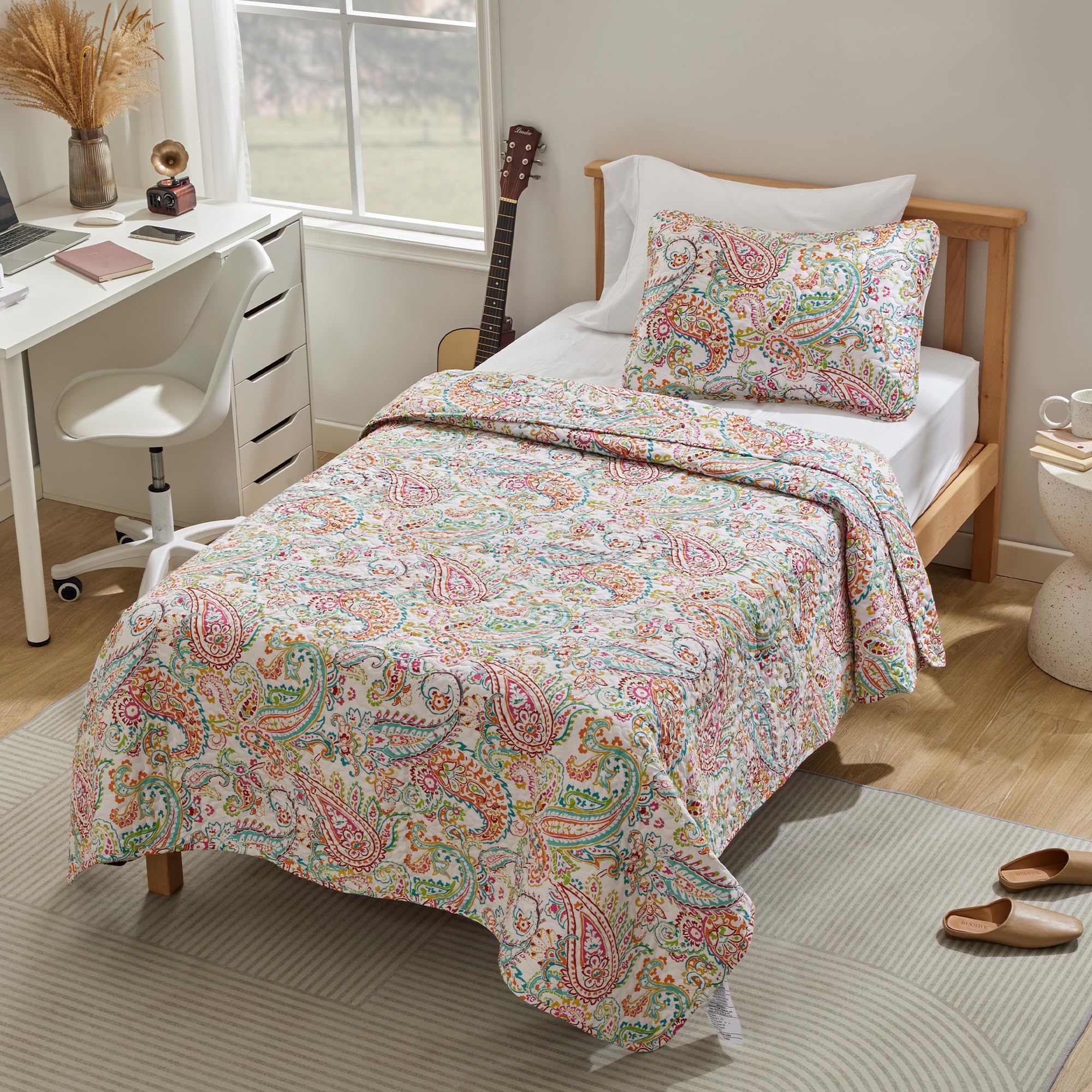 SLEEP ZONE Kids Twin Quilt Set 68x86 inch with 1 Pillow Sham - Reversible Cool Summer Quilt, Soft Lightweight Bedspread Coverlet Set for All Season (Paisley Pattern)