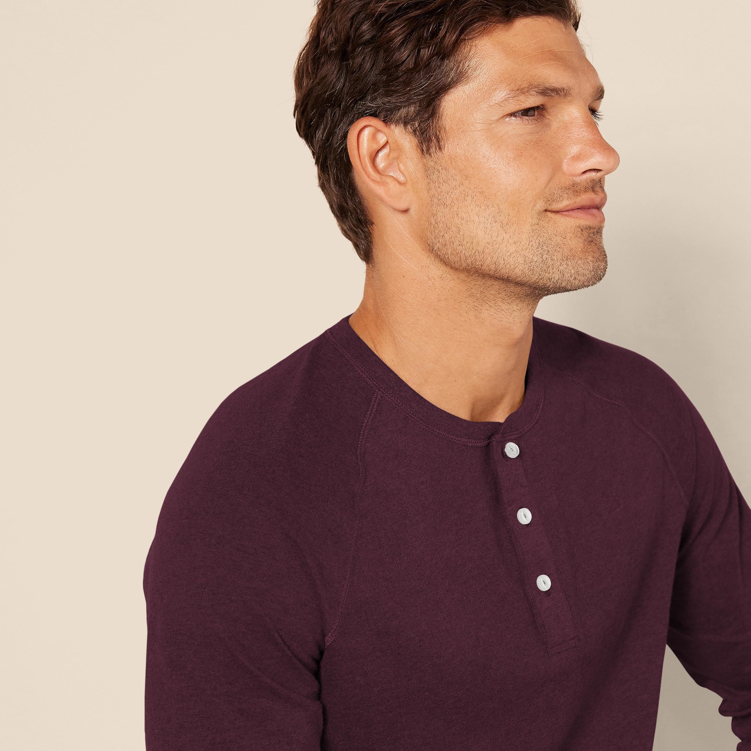Amazon Essentials Men's Slim-Fit Long-Sleeve Henley Shirt