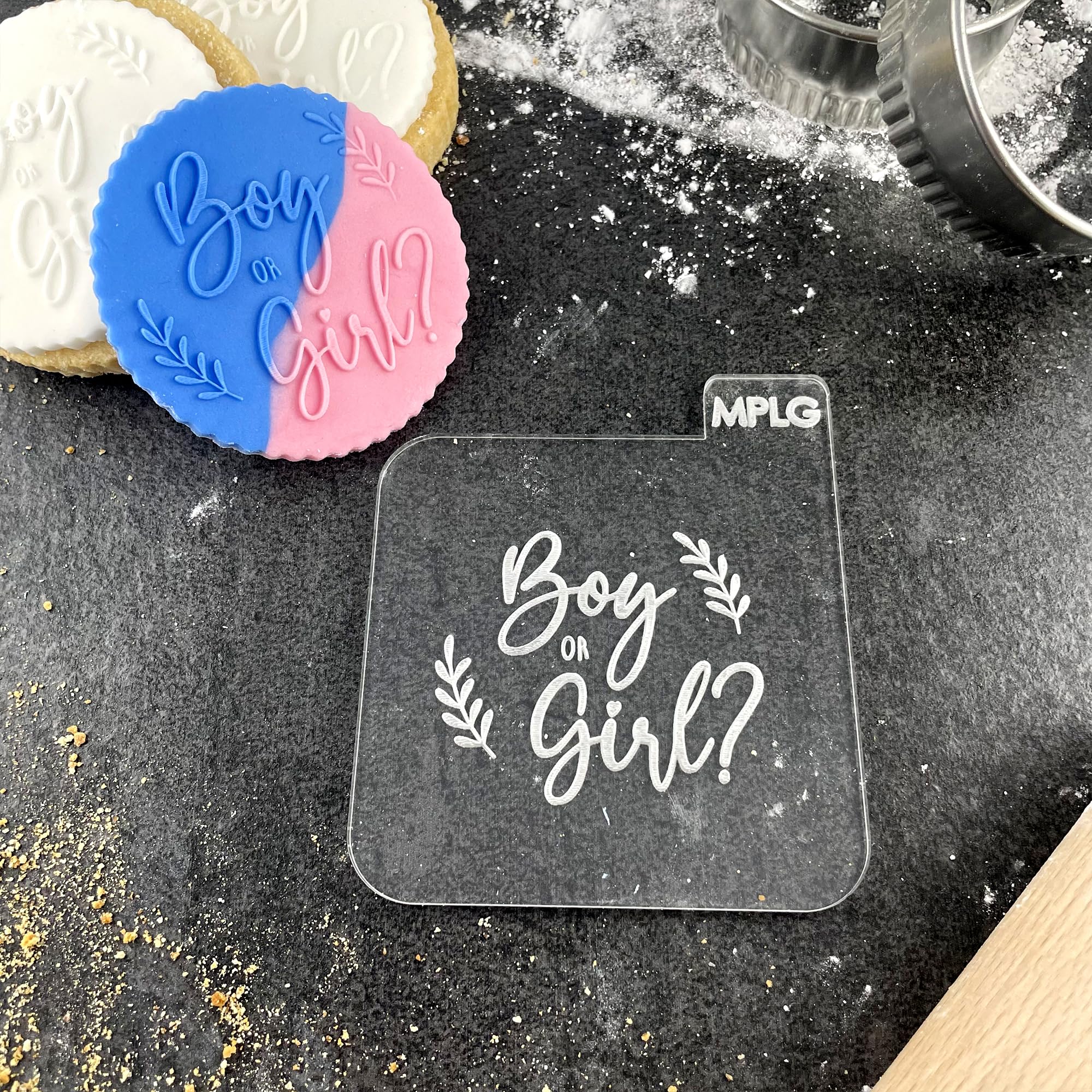 Tampon de glaçage pour garçon ou fille - Tampon embosseur pour biscuits, biscuits, décorations de cupcakes - Pochoir pour fête prénatale - 60 mm