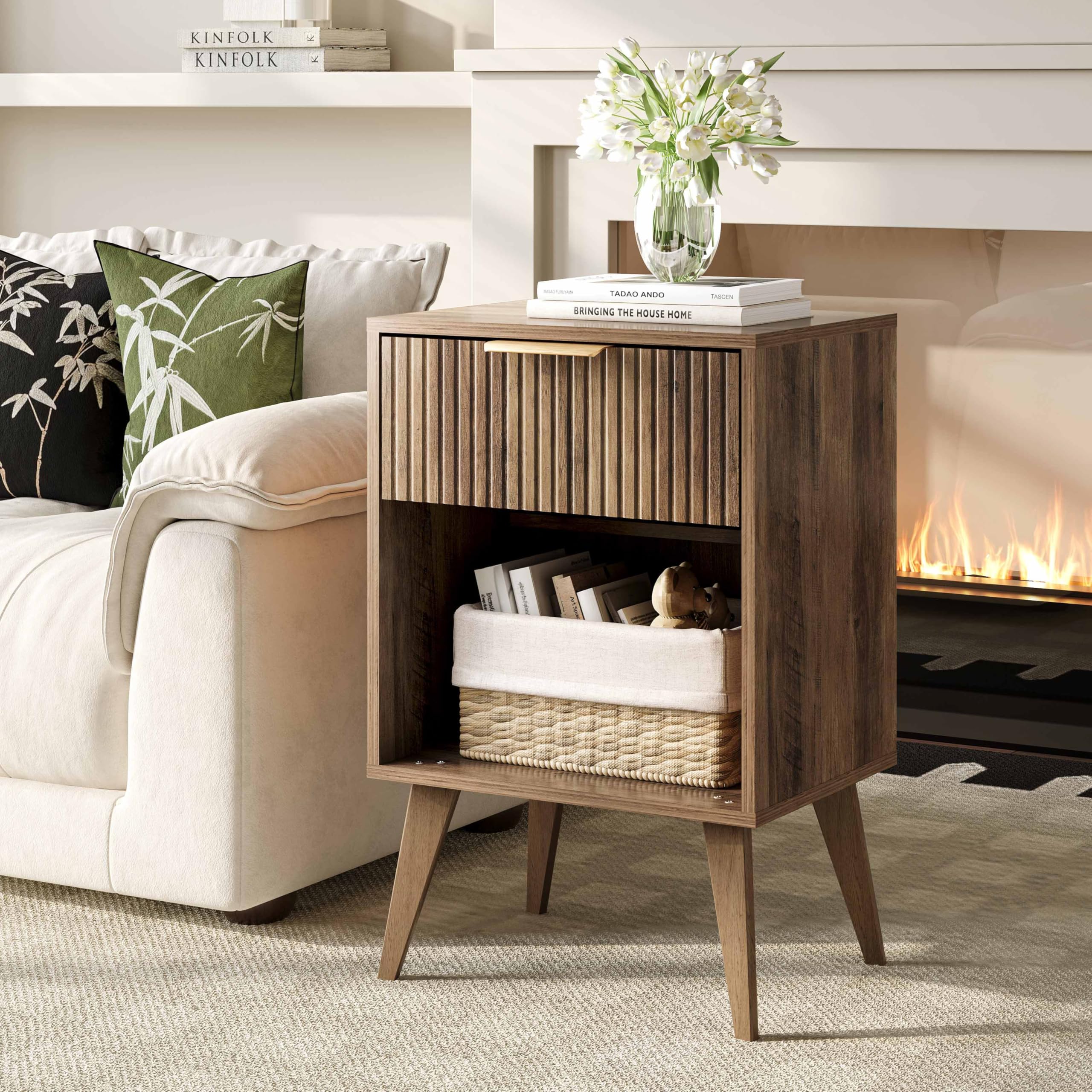 Fluted Night Stand with Opening Storage,Mid Century Bedside Table with Drawer,Wood Nightstand with Solid Wood Legs,End Table Side Table for Living Room,Bedroom,Caramel Oak CAACTG56BR