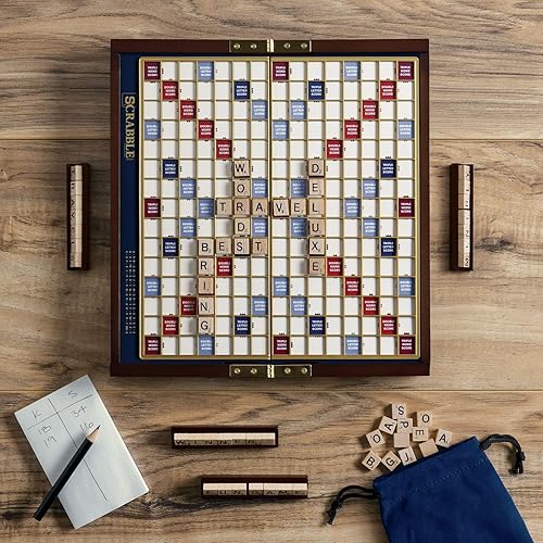 Miniatura 3 de WS Game Company Scrabble Deluxe Travel Edition - Juego de viaje compacto con azulejos de letras de madera, rejilla elevada, tablero plegable y