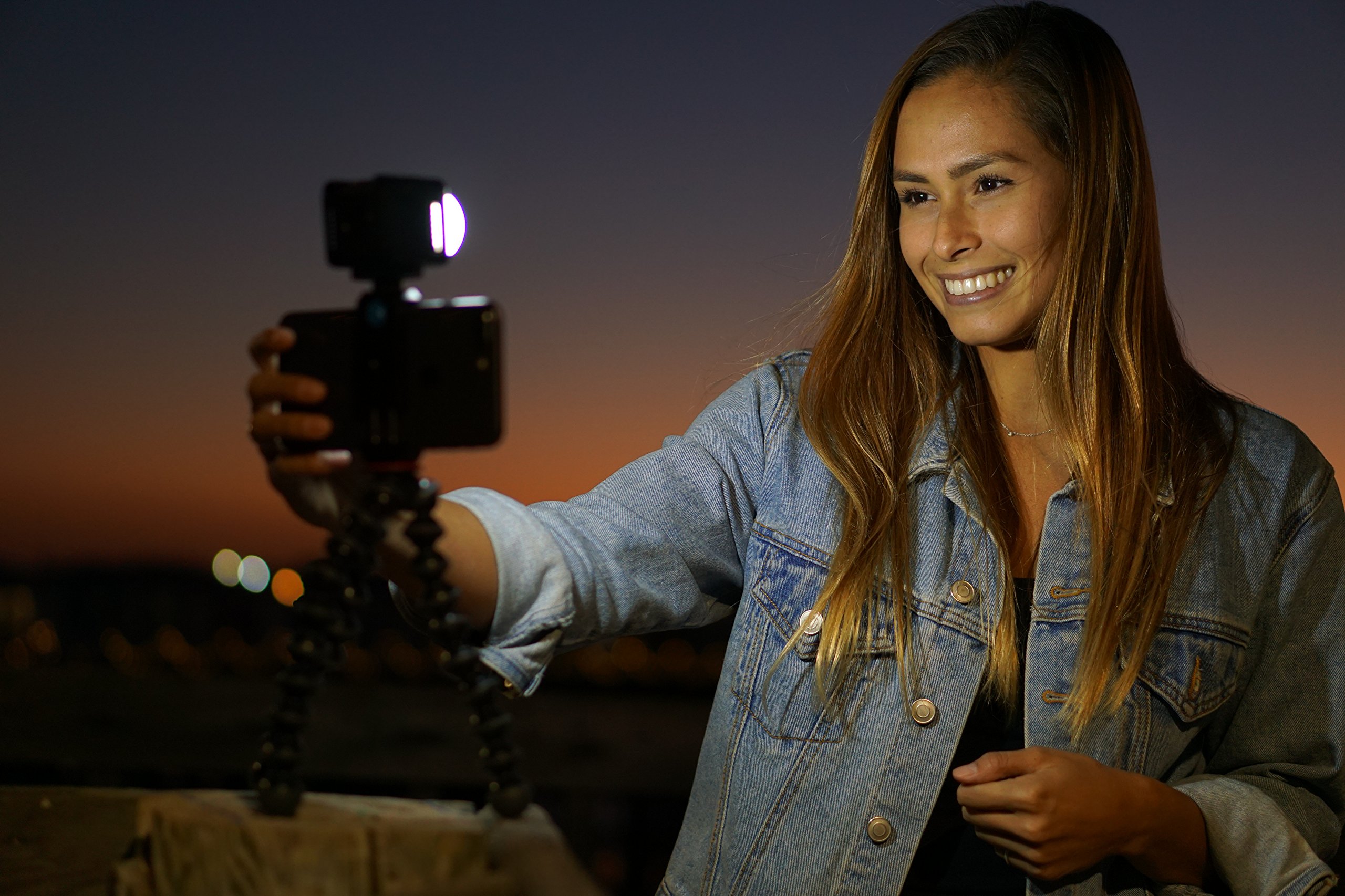 Amazon.co.jp: Lume Cube 軽量ポータブルスマートフォンクリップ  