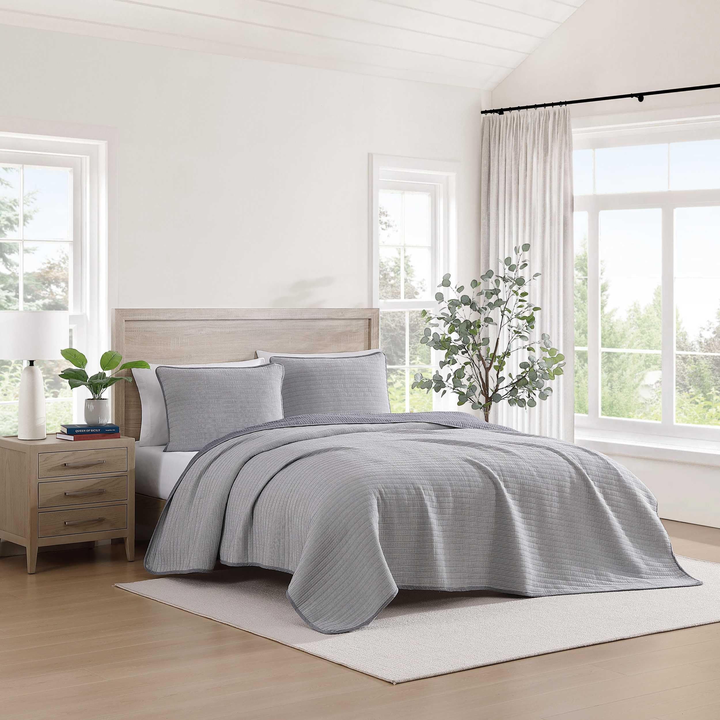 Amazon.com: Tommy Hilfiger - Full/Queen Quilt Set, Luxurious