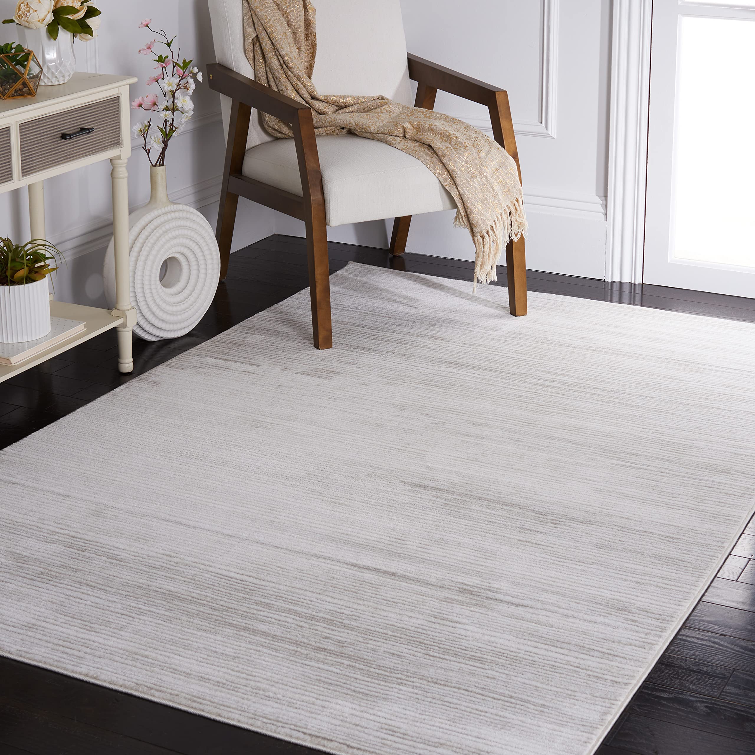 SAFAVIEH Vision Collection Area Rug - 6' x 9', Ivory Grey & -, Modern Ombre Tonal Chic Design, Non-Shedding & Easy Care, Ideal for High Traffic Areas in Living Room, Bedroom (VSN606K)