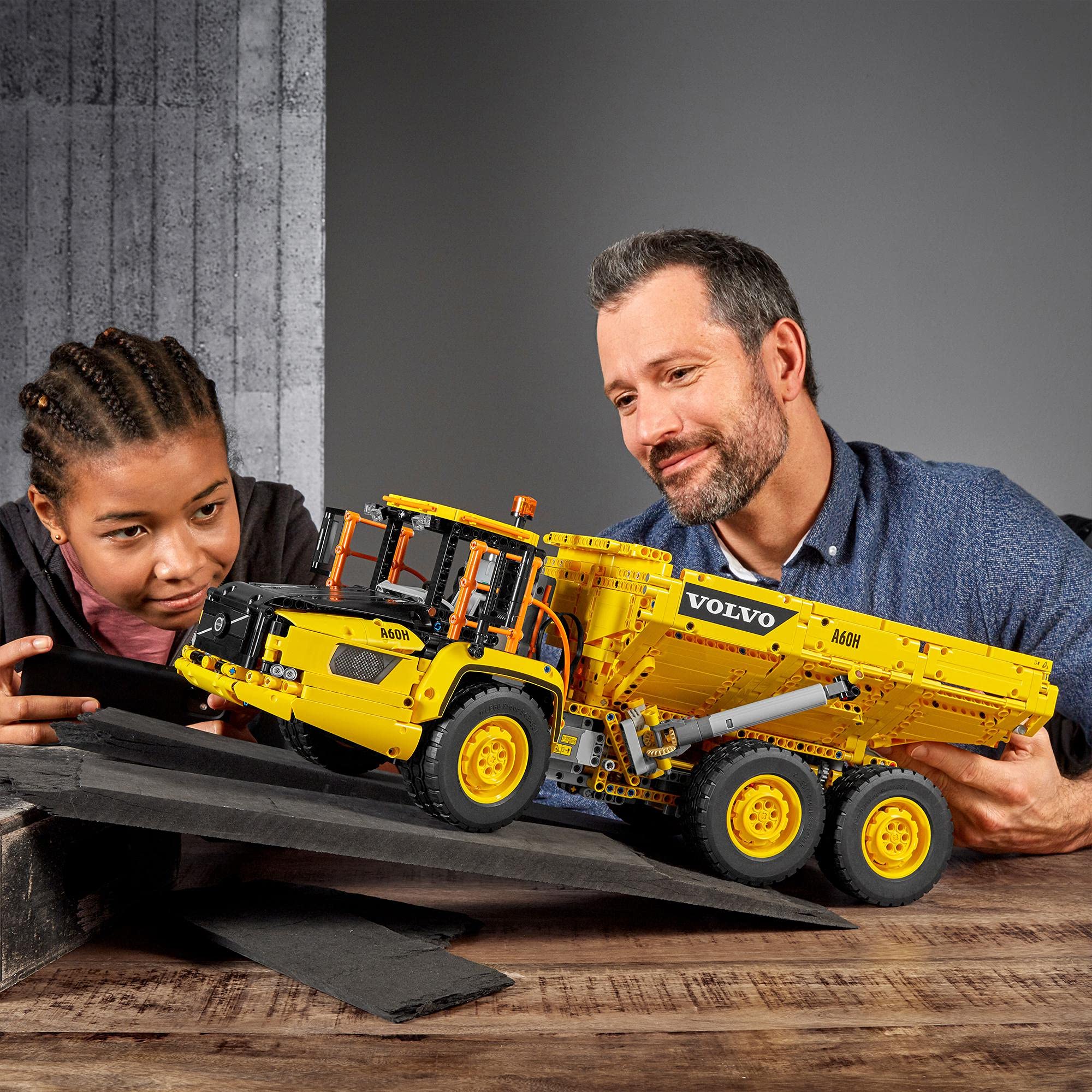 LEGO 42114 Technic Le Tombereau Articulé Volvo 6x6, Maquette Camion Télécommandé, Jouet Engin de Chantier, Cadeau pour Garçons et Filles Dès 11 Ans