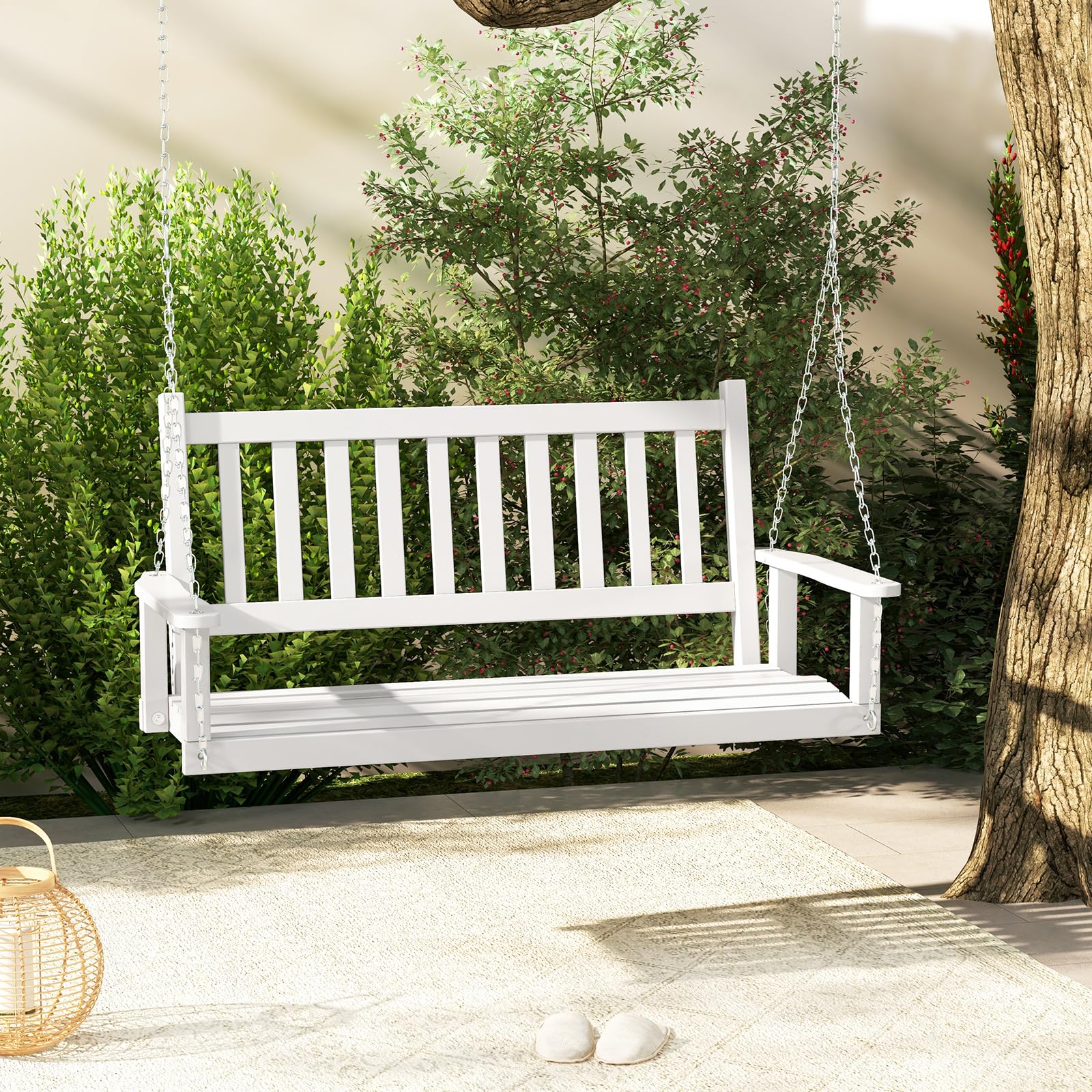 KOMFOTTEU Columpio de Madera de Álamo de 2-3 Plazas, Banco Colgante con Cadenas Ajustables de Metal, Silla Hamaca con Respaldo de Listones, Asiento Suspendido de Jardín (Blanco, 136 x 67 x 63 cm)