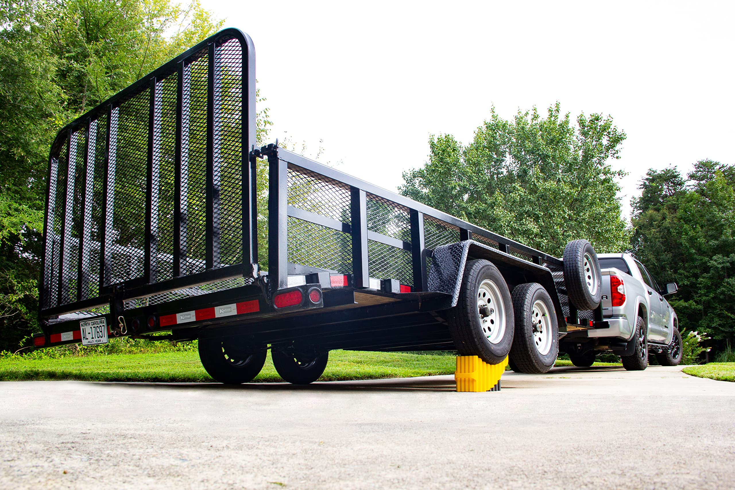 Camco Curved Trailer-Aid with Chock and Pad | Designed for Trailers Up ...