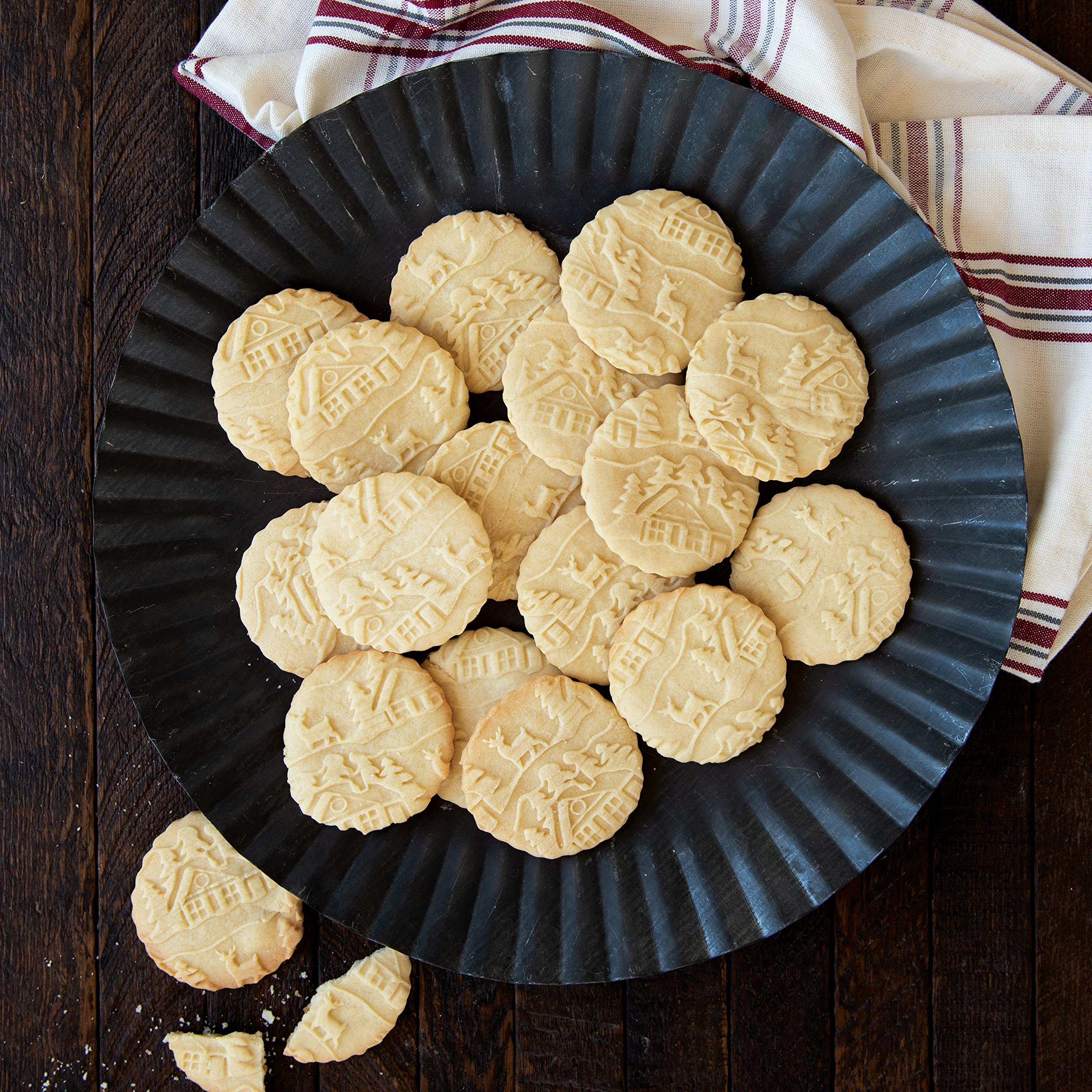 Nordic Ware Prägeschablone, charmantes Woodland Cottage Nudelholz zum Backen, Premium Backzubehör zum Prägen von Keksen und Gebäck, einfach zu bedienen