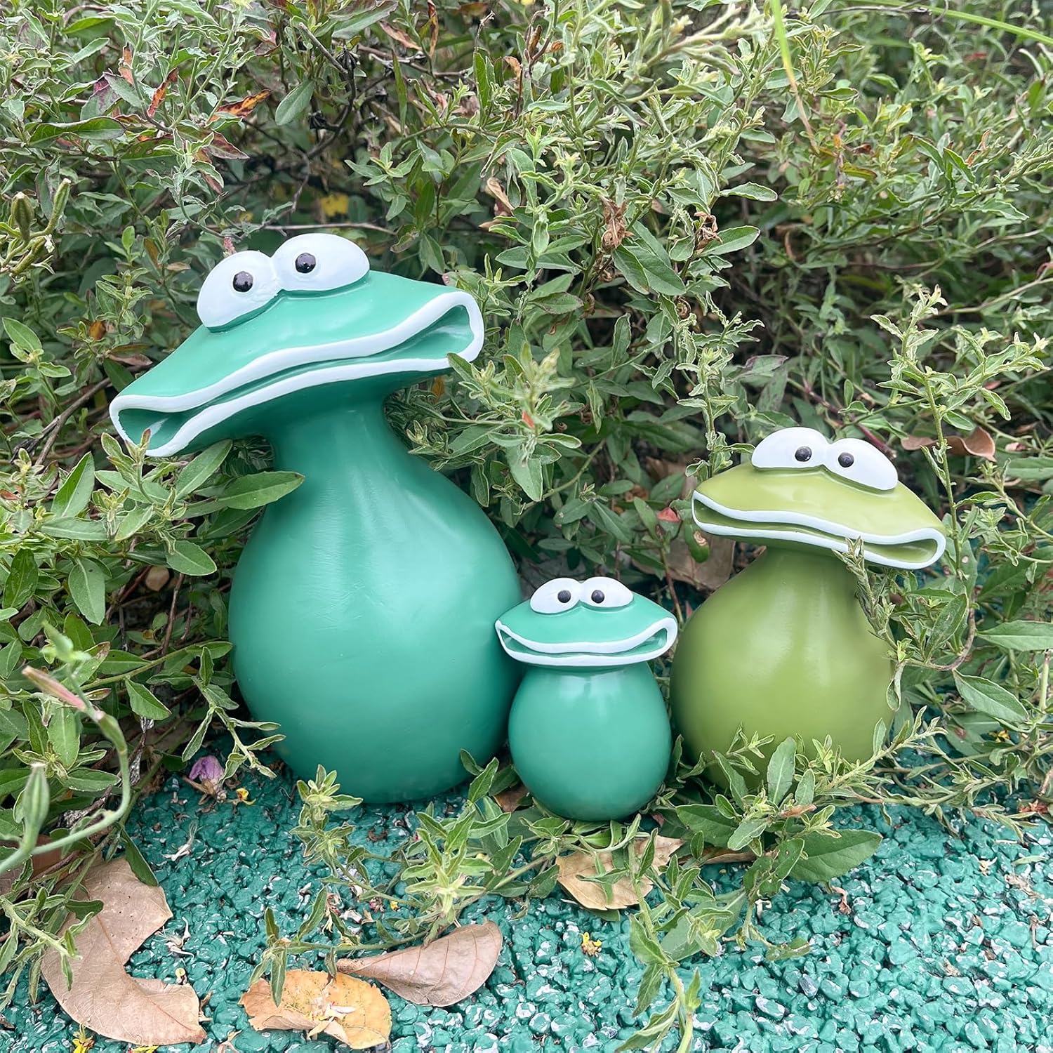 H&Zebrabro Big Mouth Frog Figurines Set of 3 for Garden Decoration, Waterproof Resin Indoor Outdoor Garden Decors, Cute Yard Frog Family Statues