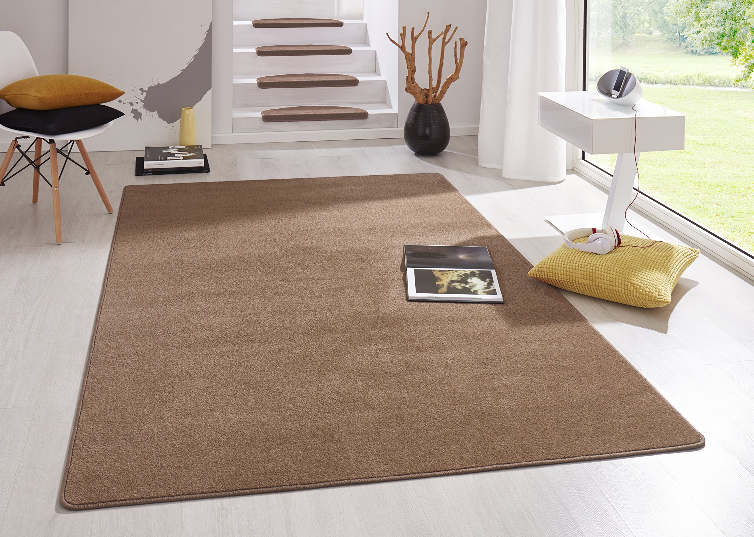 Hanse Home Tapis d'intérieur Fancy - Tapis de Salon uni Moderne en Velours pour Salle à Manger, Salon, Chambre d'enfant, Couloir, Chambre à Coucher, Cuisine - Marron, 133 x 195 cm