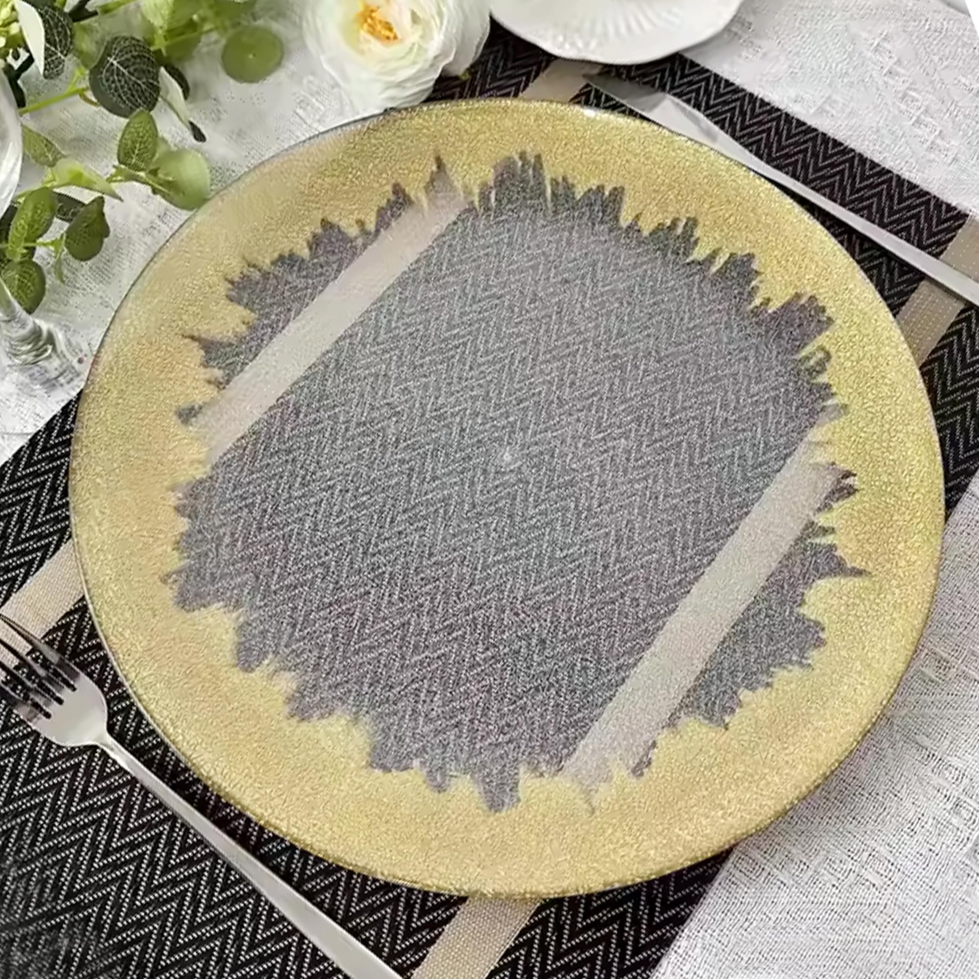 Trimming Shop Dekoracyjne talerze do ładowania na imprezy, złote szklane talerze do dekoracji stołu obiadowego, wesela, urodziny, imprezy, zastawy stołowej, imprez gastronomicznych, 33 cm, 12 szt