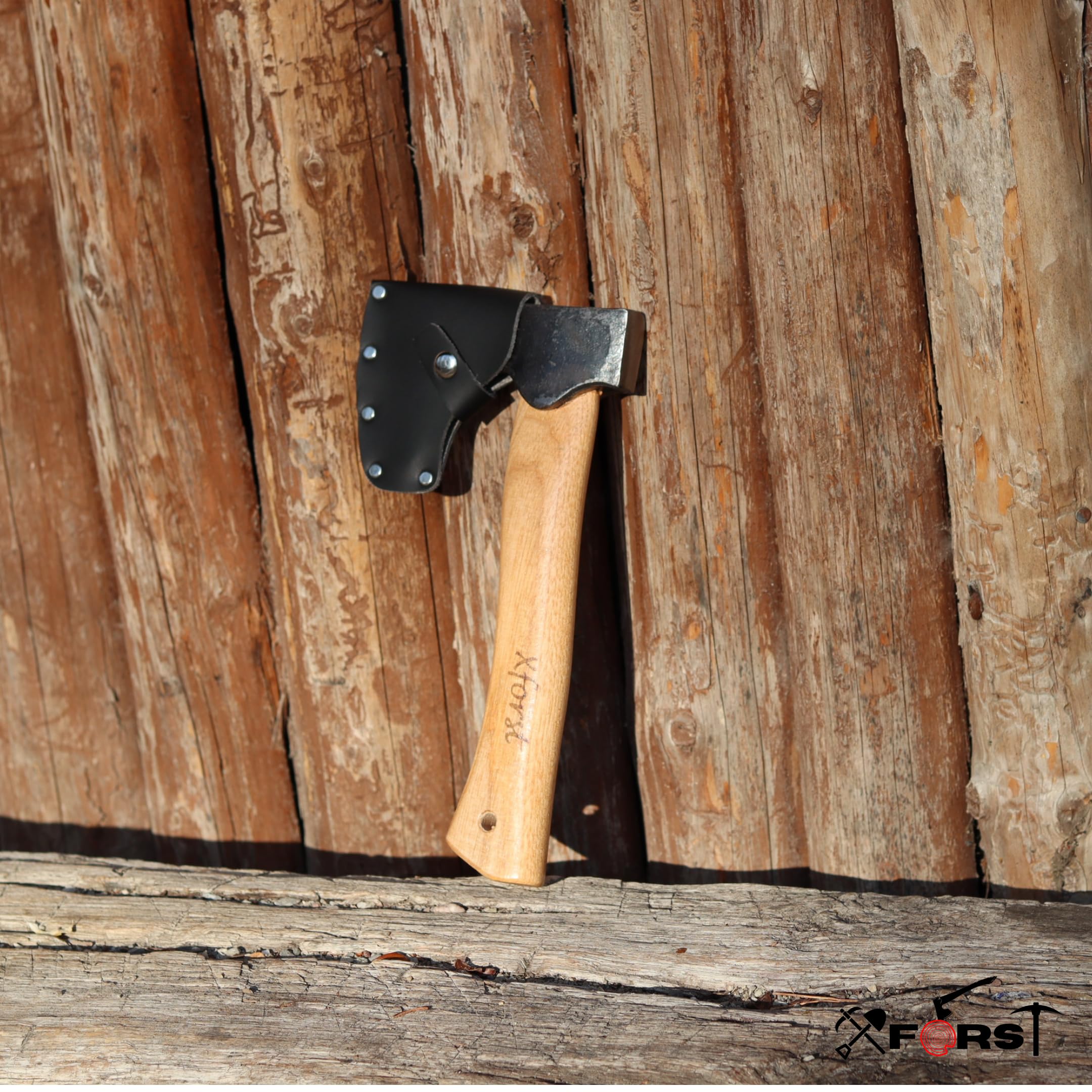 Xforst Hacha vikinga AG1Black, mango de nogal + protecciónde corte auténtica