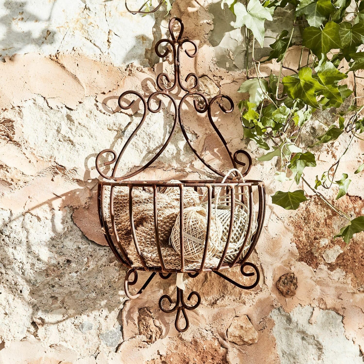 Loberon Deko-Korb Marciac, Pure Nostalgie, für Pflanzen & mehr, Nostalgisches Design, Rost-Finish, Gartenzubehör, Gartendekoration, Outdoor, Eisen, Bronze