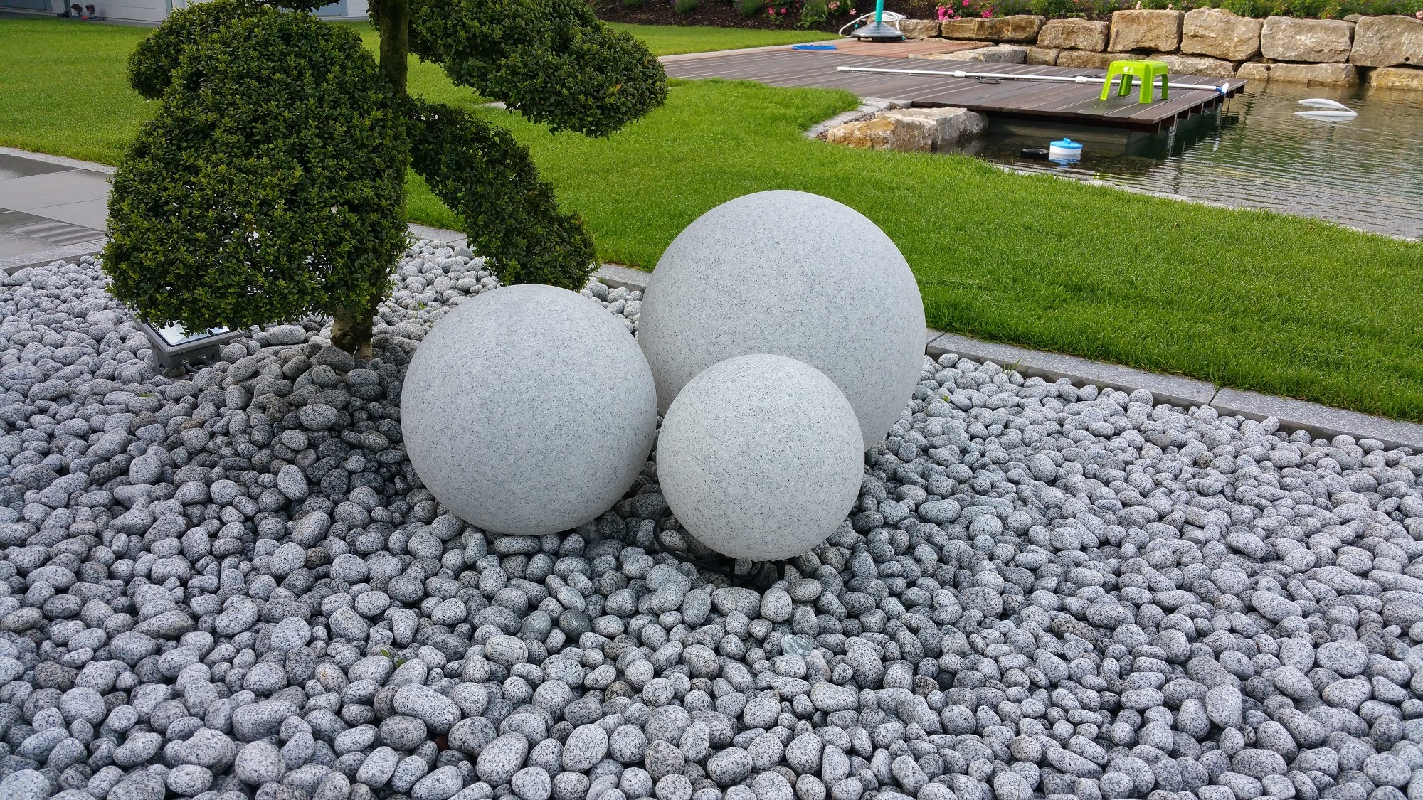 Trango 1er Set 300G IP65 Gartenkugel 30cm ? in Granitstein-Optik *Nature* inkl. ca. 5 Meter IP44 Kabel mit 1x E27 Fassung, Kugelleuchte, Gartenleuchte, Leuchtkugel, Außenleuchte ohne Leuchtmittel