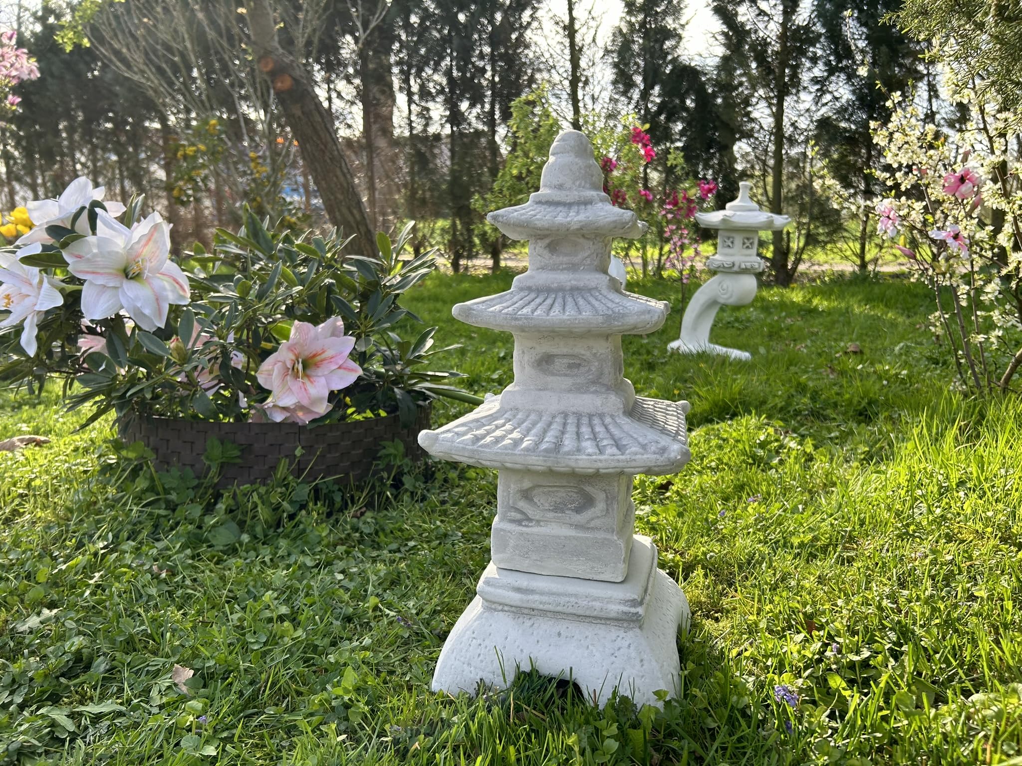 FABRIQ Tachi-Doro - Pagode japonaise en pierre - Lanterne résistante aux intempéries - Jardin zen - L: 32 cm x H: 46 cm - Poids: 14 kg pour l'extérieur