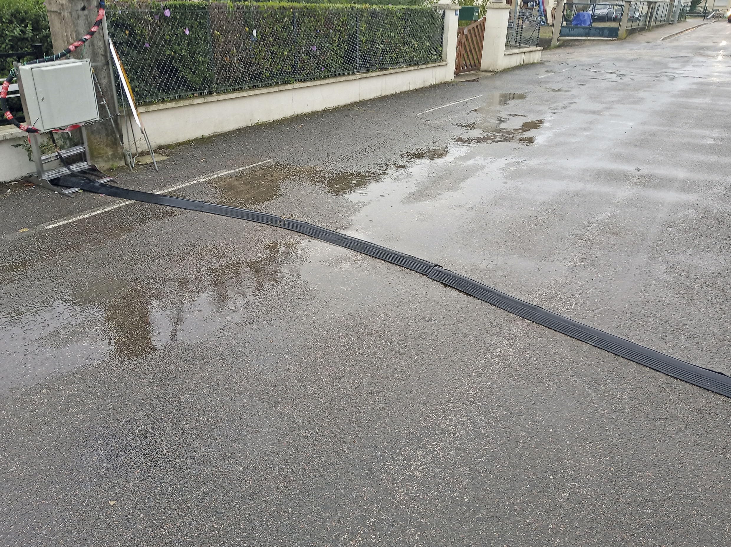 WP170 PROTECTOR CABLE SUELO 170X50 40 MM. 4 M.