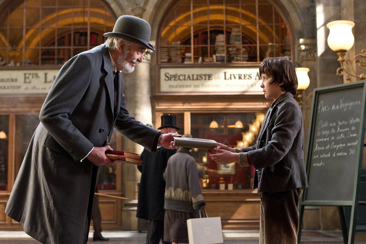 Hugo Cabret (3D-Superset mit 3D Blu-ray, Blu-ray und DVD als Steel-Book / exklusiv bei Amazon.de)