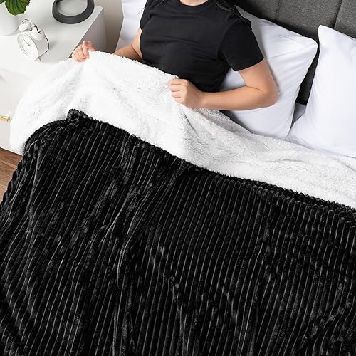 Miniatura 6 de PAVILIA Manta reversible de forro polar sherpa, color marrón claro, manta de franela de felpa, manta de microfibra acanalada ultra suave y cálida