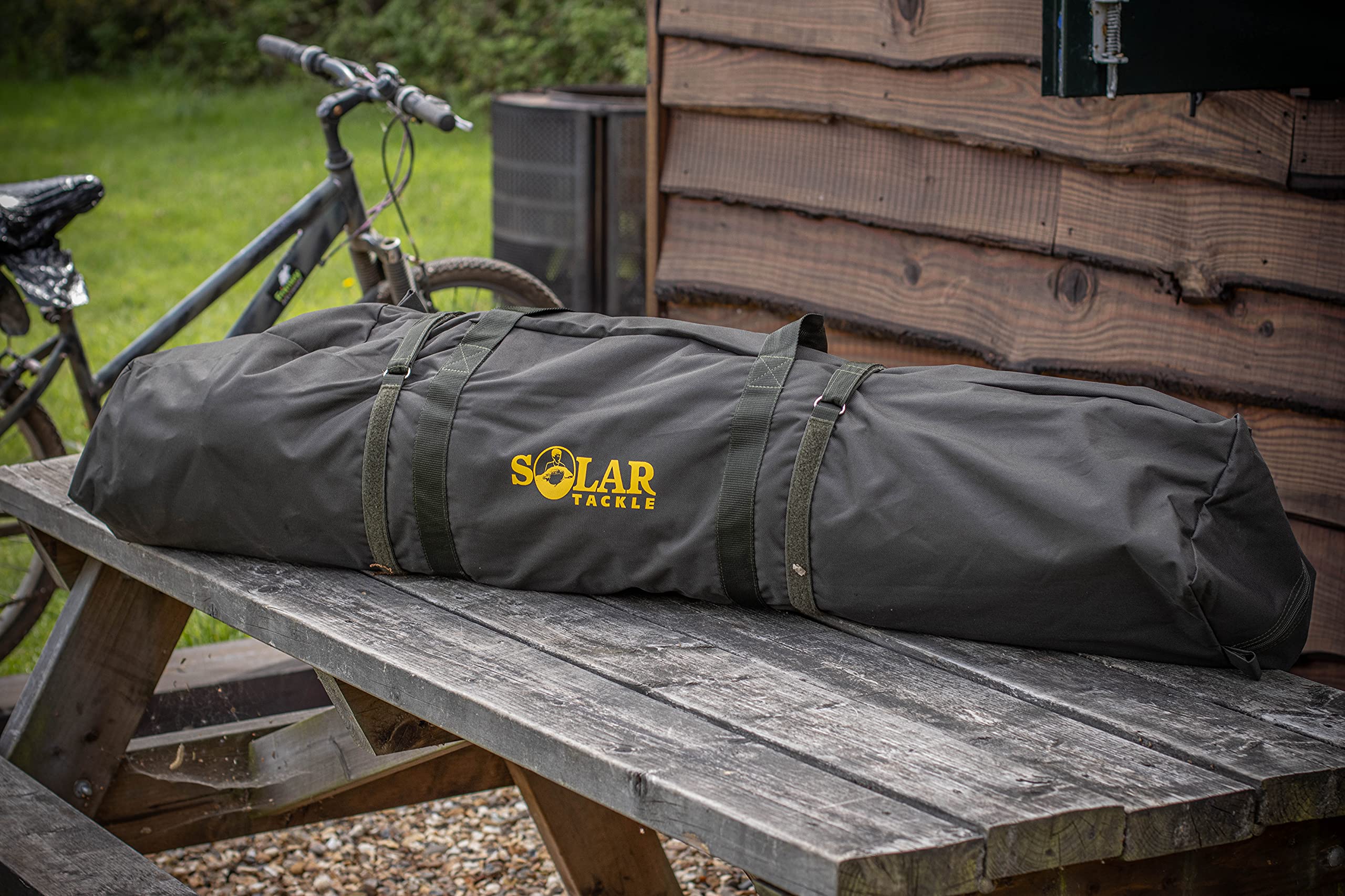 Solar Tackle Undercover - Refugio Exterior Bivvy para 2 Personas, Resistente al Agua, Malla mosquitera, Flujo de Aire, Paneles Traseros enrollados, Incluye Bolsillos Interiores, Lona Resistente para