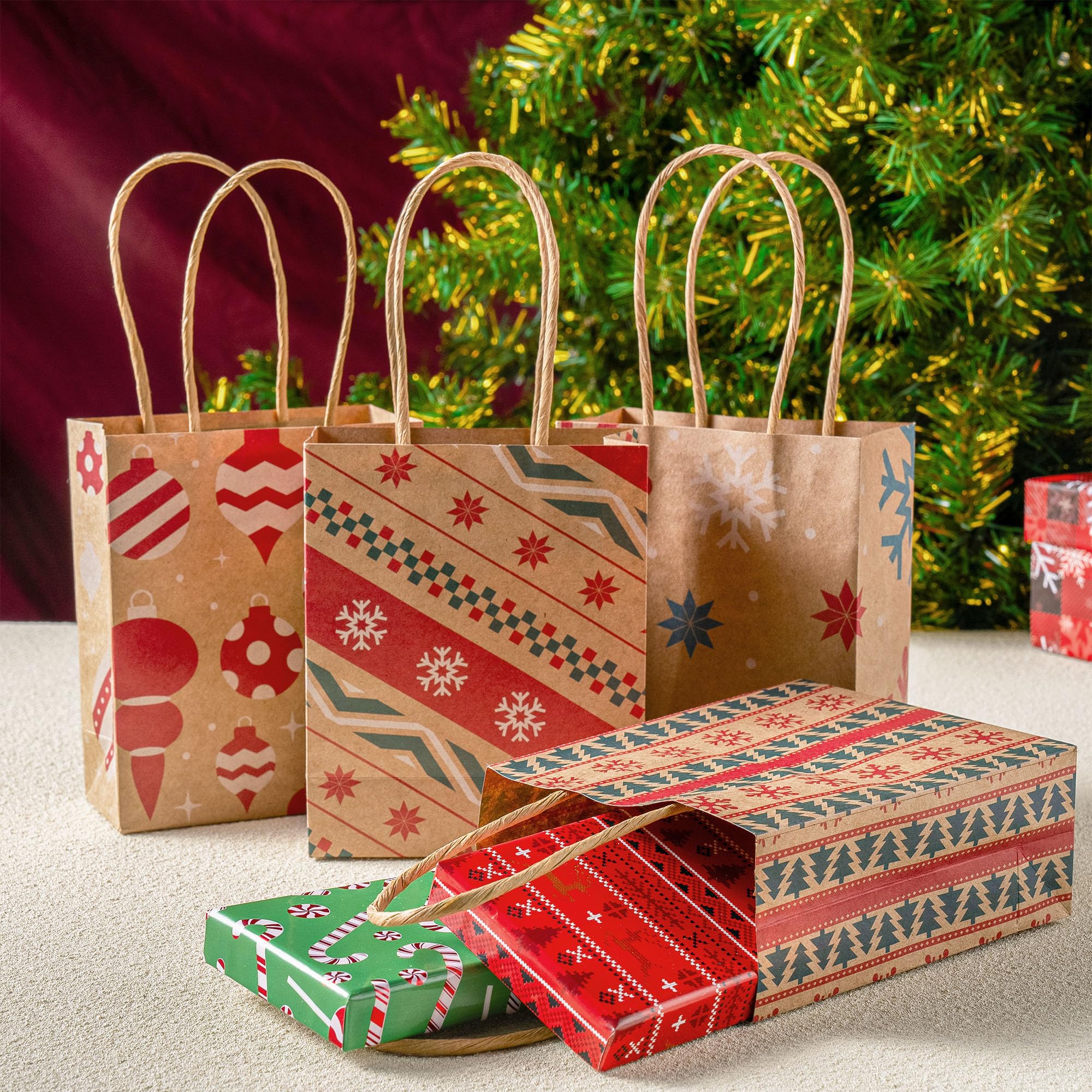 JOYIN 24 sacchetti regalo natalizi in carta kraft con manici, riutilizzabili, per regali di festa, decorazioni giganti, bomboniere e forniture decorative (13,2 x 10,25 x 2)