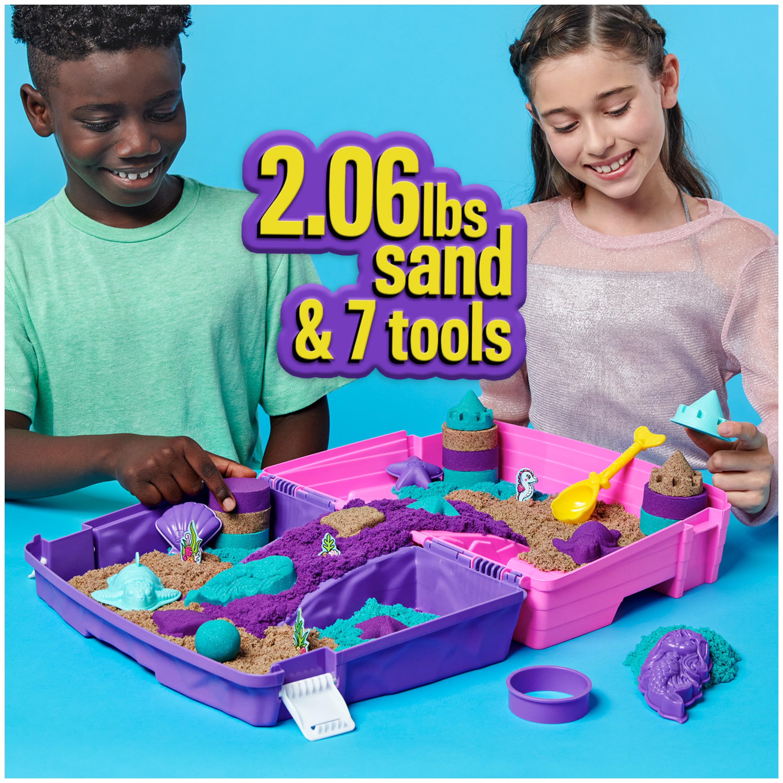 Kinetic Sand Meerjungfrauen Koffer - mit 1 kg original kinetischem Sand aus Schweden in 3 Farben & Schimmersand Petrol, 907 g - blaugrüner Glitzersand für Indoor-Sandspiel aus Schweden, ab 3 Jahren