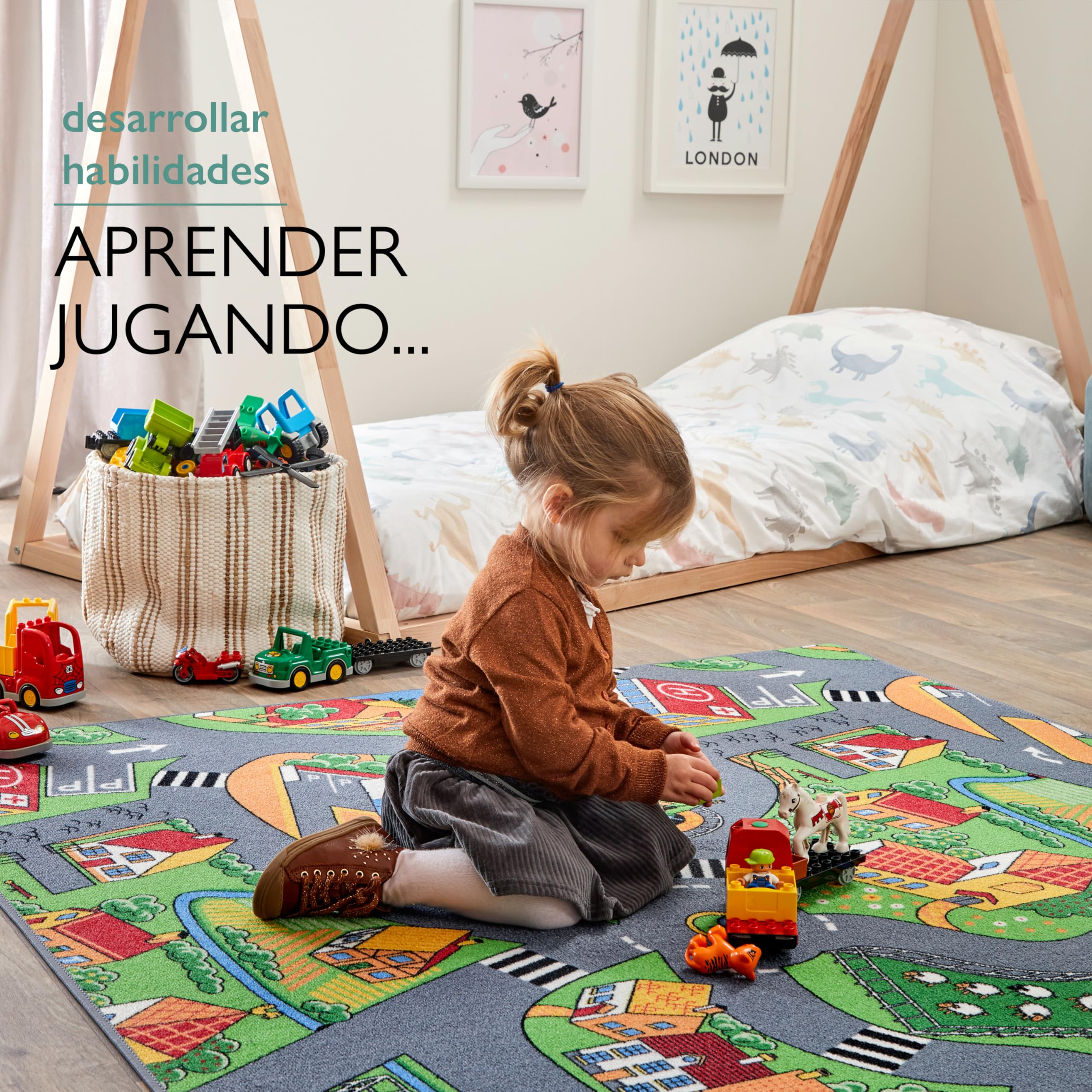 Carpet Studio Alfombra Carretera 95x133cm, Alfombra Infantil para Dormitorio & Cuarto de Jugar, Lavable a Máquina, Fácil de Limpiar, Anti-Deslizante - Little Village