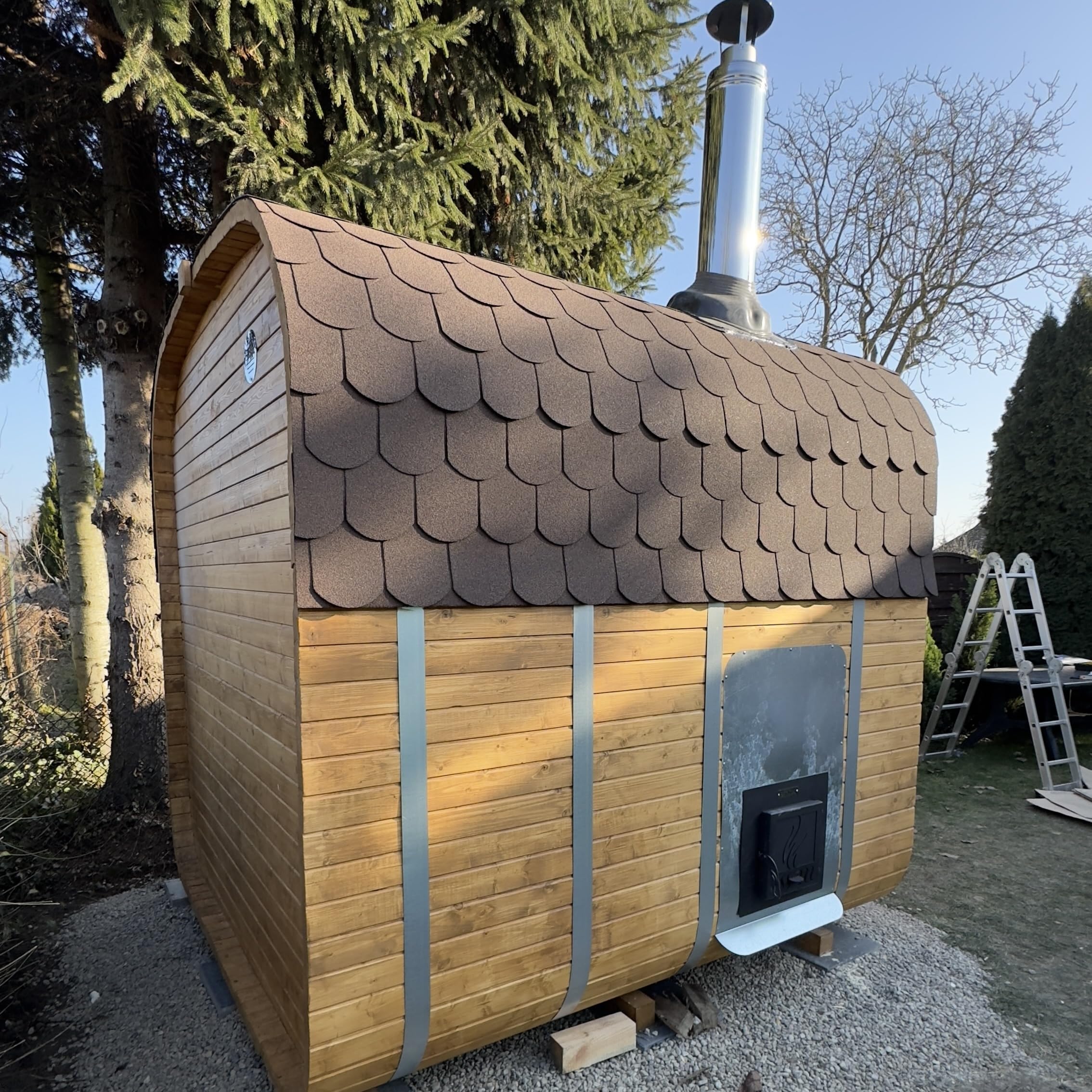 Fasssauna Gartensauna aus Fichtenholz mit Holzofen ETNA – 4–6 Personen