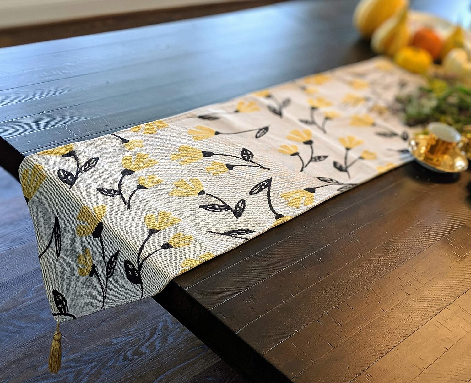 DaDa Bedding Elegant Botanical Floral Tapestry Table Runner - Spring Time Yellow Fleur Golden Orange Garden Flowers Design - Cotton Linen Woven Tea Time Kitchen Dining Mats - 13" x 54"