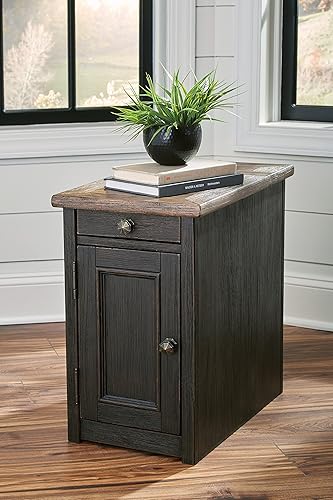 Miniatura 17 de Signature Design by Ashley Tyler Creek - Mesa auxiliar rústica para silla con bandeja extraíble y puertos USB, color marrón