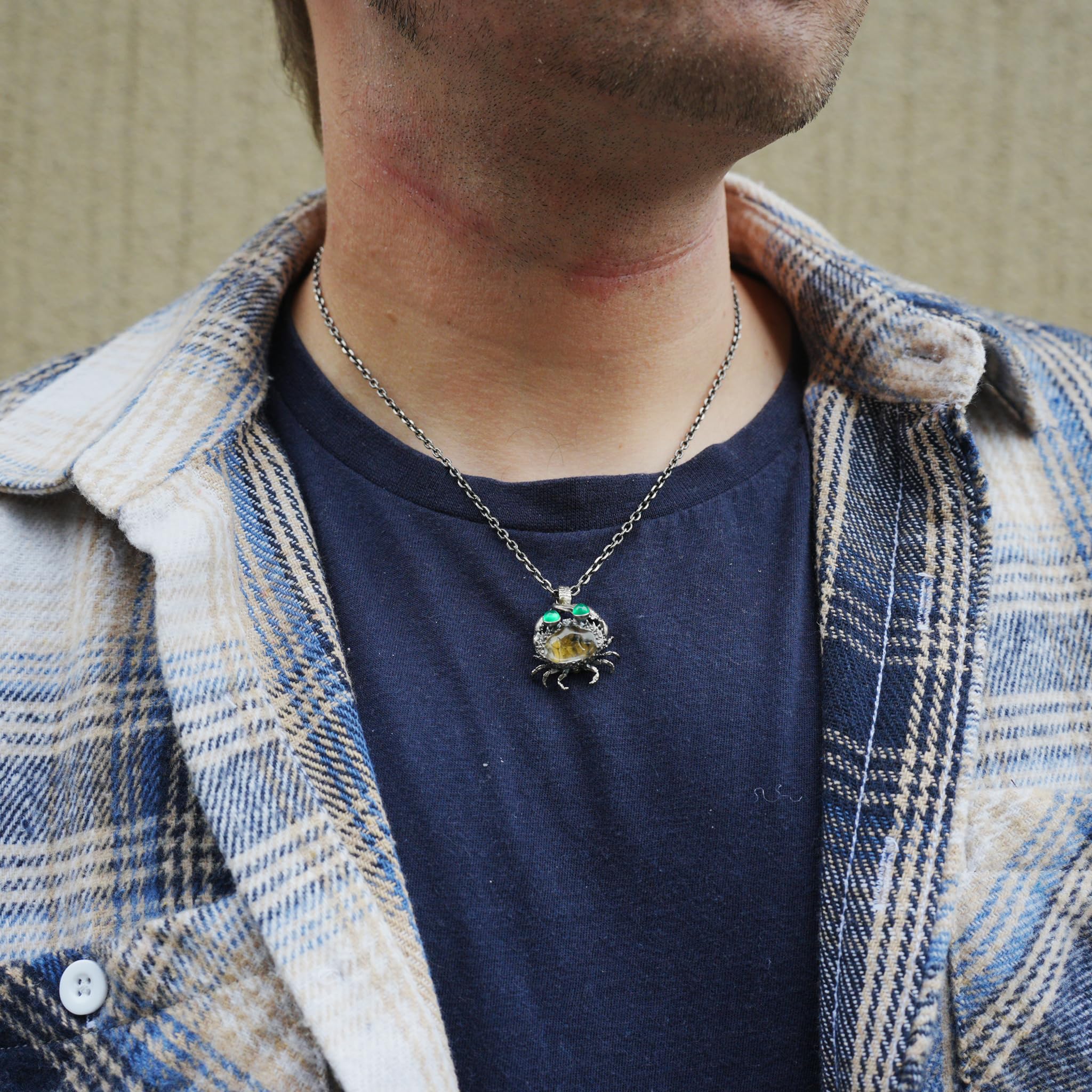 Generisch 925 Sterling Silber Krabben Anhänger mit Bergkristall und grünem Achat, handgefertigte Tier Halskette im maritimen Design, Unisex Schmuckstück