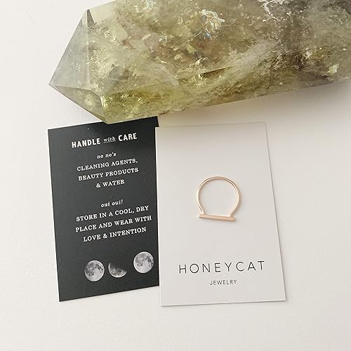 Vista 4 de Honeycat Anillo de barra larga en oro, oro rosa o plata Joyería minimalista y delicada