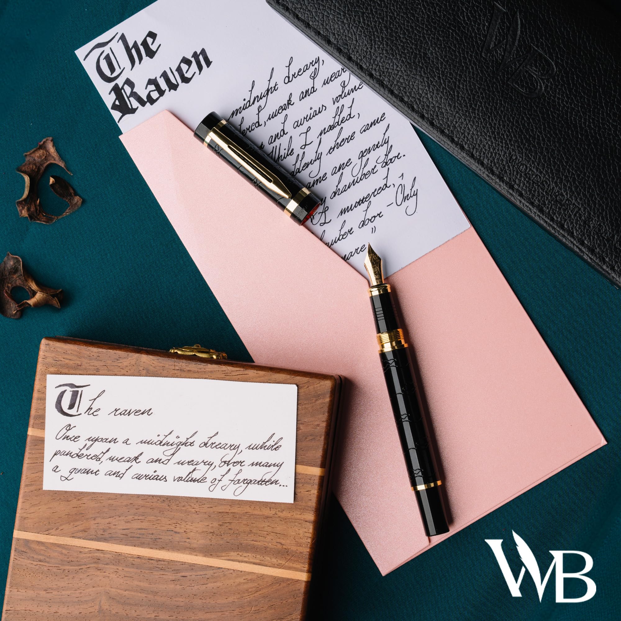 Wordsworth & Black Juego de pluma estilográfica Primori (Oro metalizado) de punta media con estuche de regalo, 24 cartuchos de tinta, convertidor de recarga de tinta, estuche de regalo, caligrafía