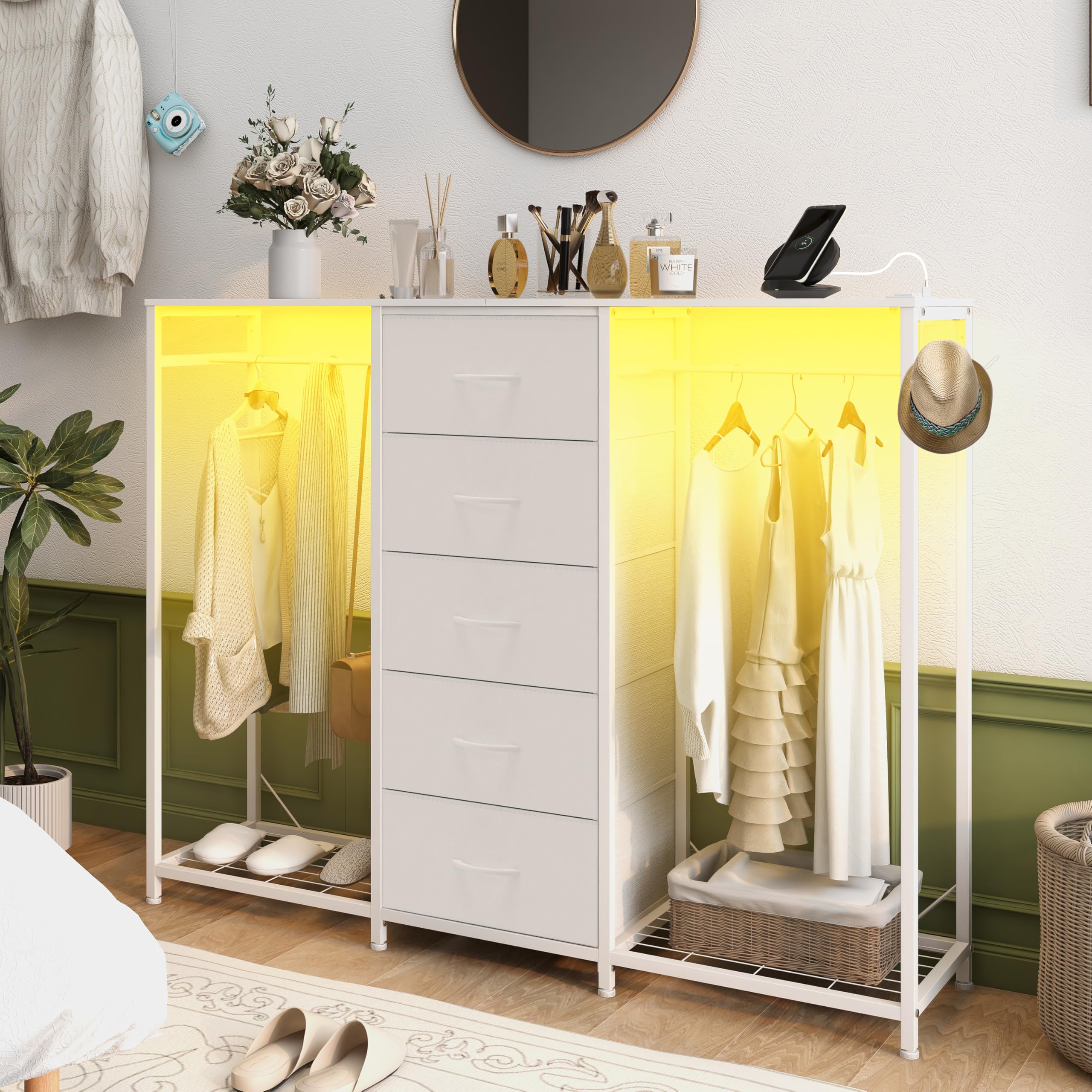 Cómoda para dormitorio con perchero, cómoda de 5 cajones con estación de carga, luces LED, cómoda blanca, estante flexible y espacio de almacenamiento abierto para dormitorio, sala de estar 4