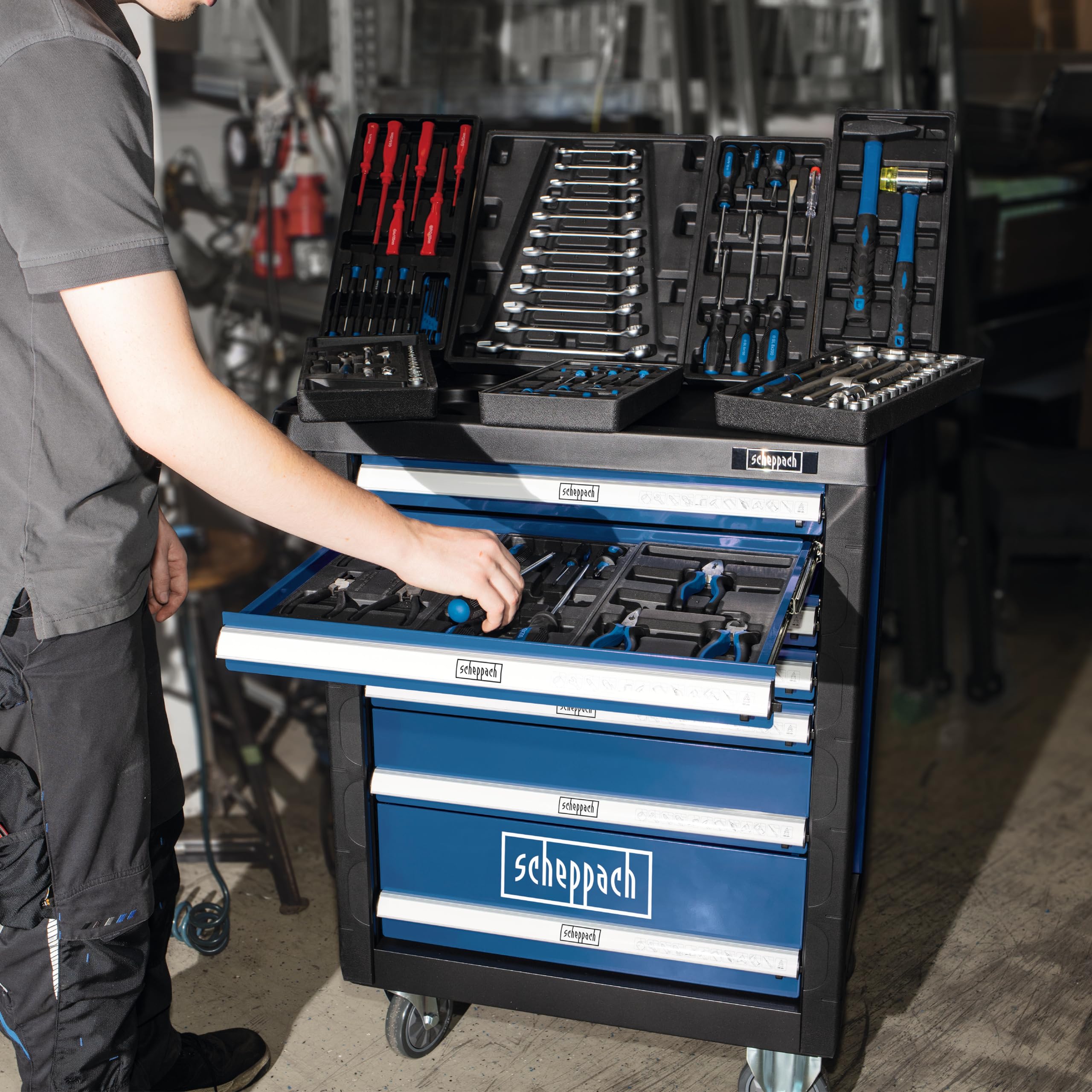 Scheppach Servante d'atelier TW1000 Set d'outils | 263 pièces incluses | Chariot d'outillage avec 4 roulettes | Verrouillable et Mobile | 7 tiroirs