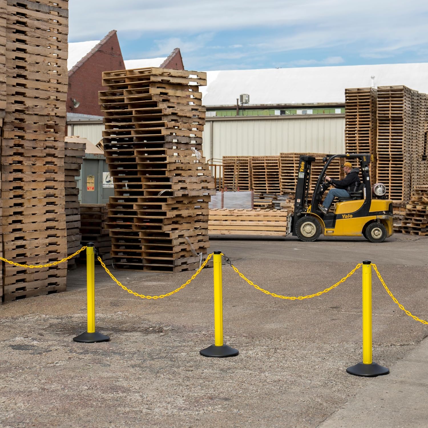 US Weight ChainBoss Yellow Stanchion with 10' of Yellow Chain - Fillable Base