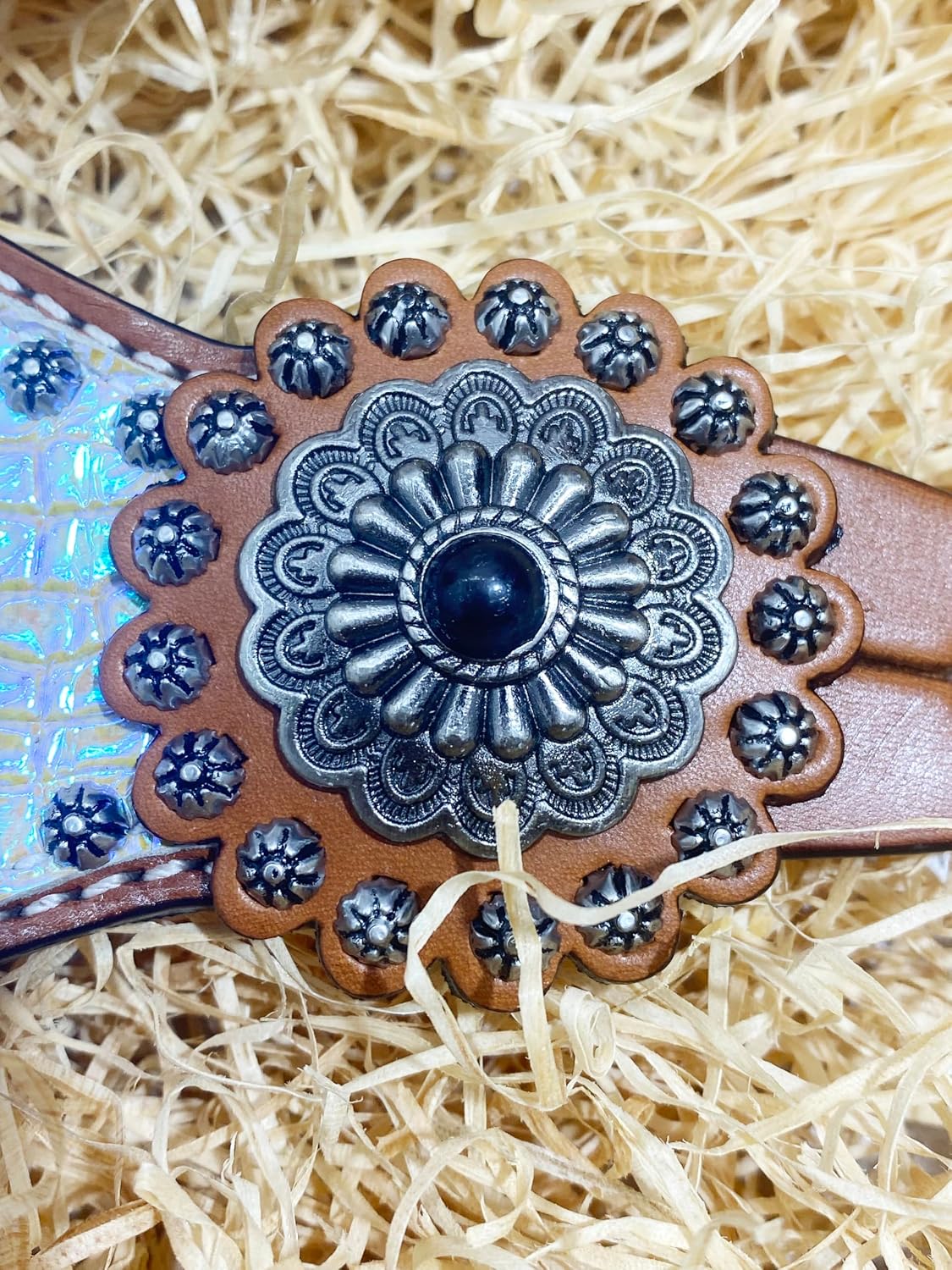SPUR STRAP Western Women, Set Decorated with Holographic Snake Print and Hand Carved Stone Beads Concho