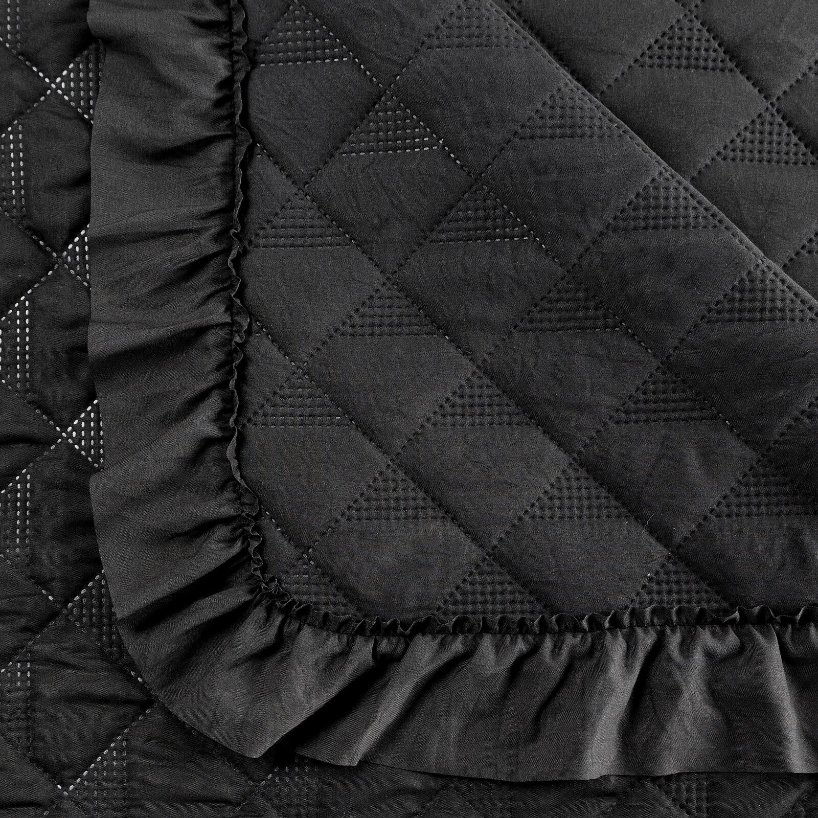 Eurofirany Couette matelassée à losanges - Élégante - Piquage en diamants - Volant - Style maison de campagne - Couvre-lit Vanesa (noir, 200 x 220 cm)
