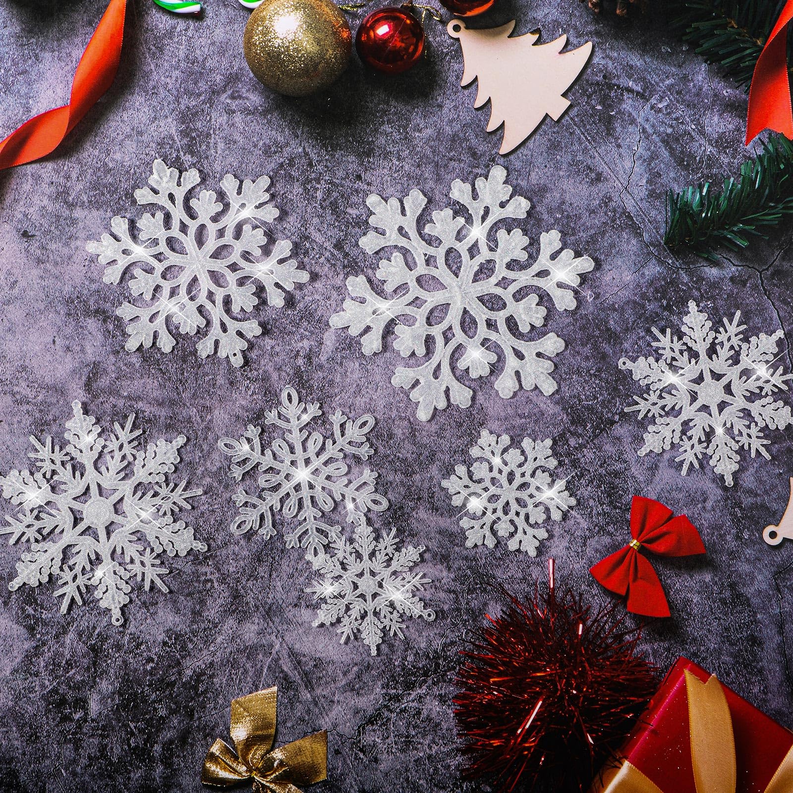 50 stuks plastic sneeuwvlok ornamenten glitter sneeuwvlok kerstboom hangende decoraties met 50 stuks haken voor winter thuis wonderland decor kerstfeest gunsten benodigdheden (wit