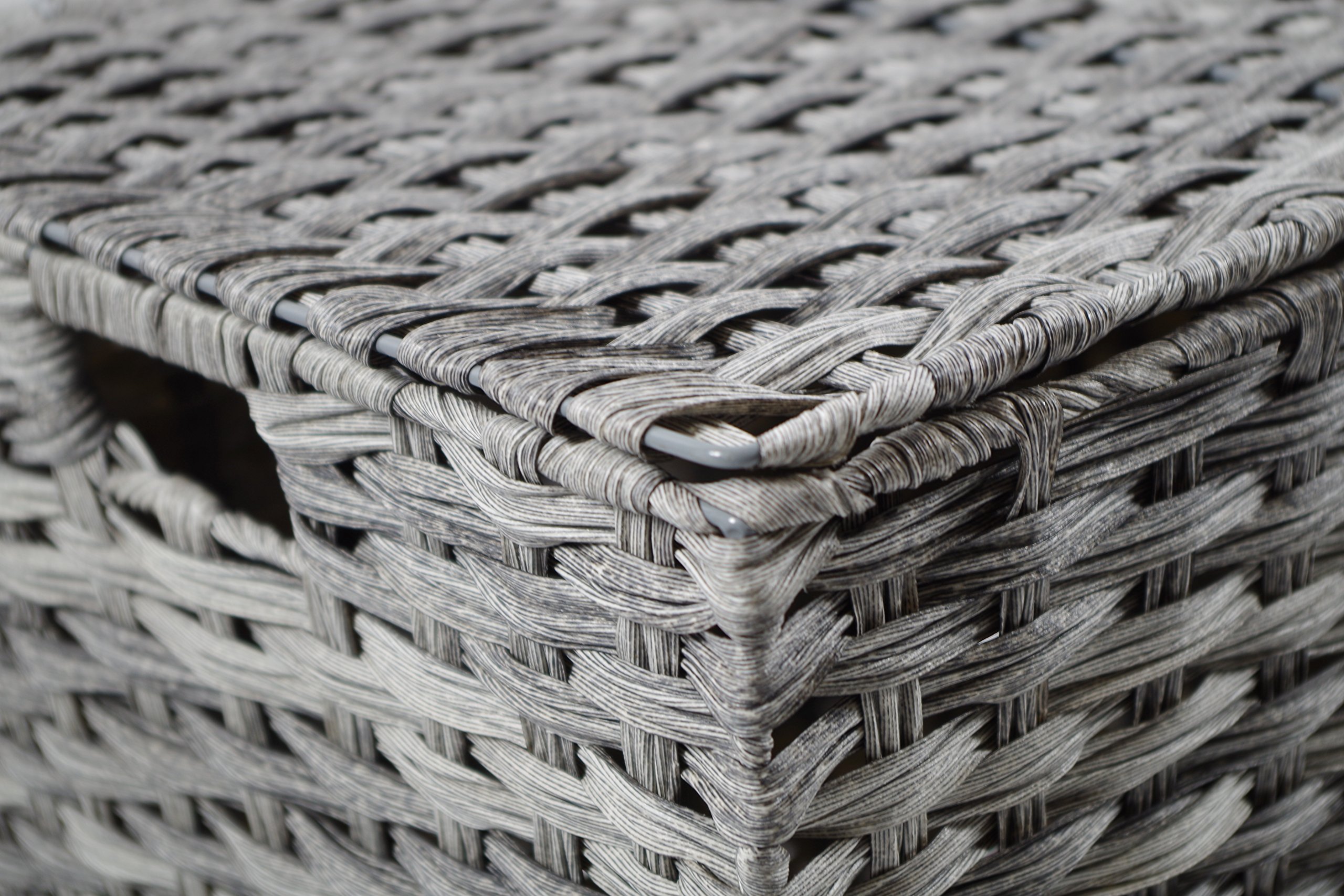 Kobolo Wäschebehälter mit Rollen aus grauem Polyrattan