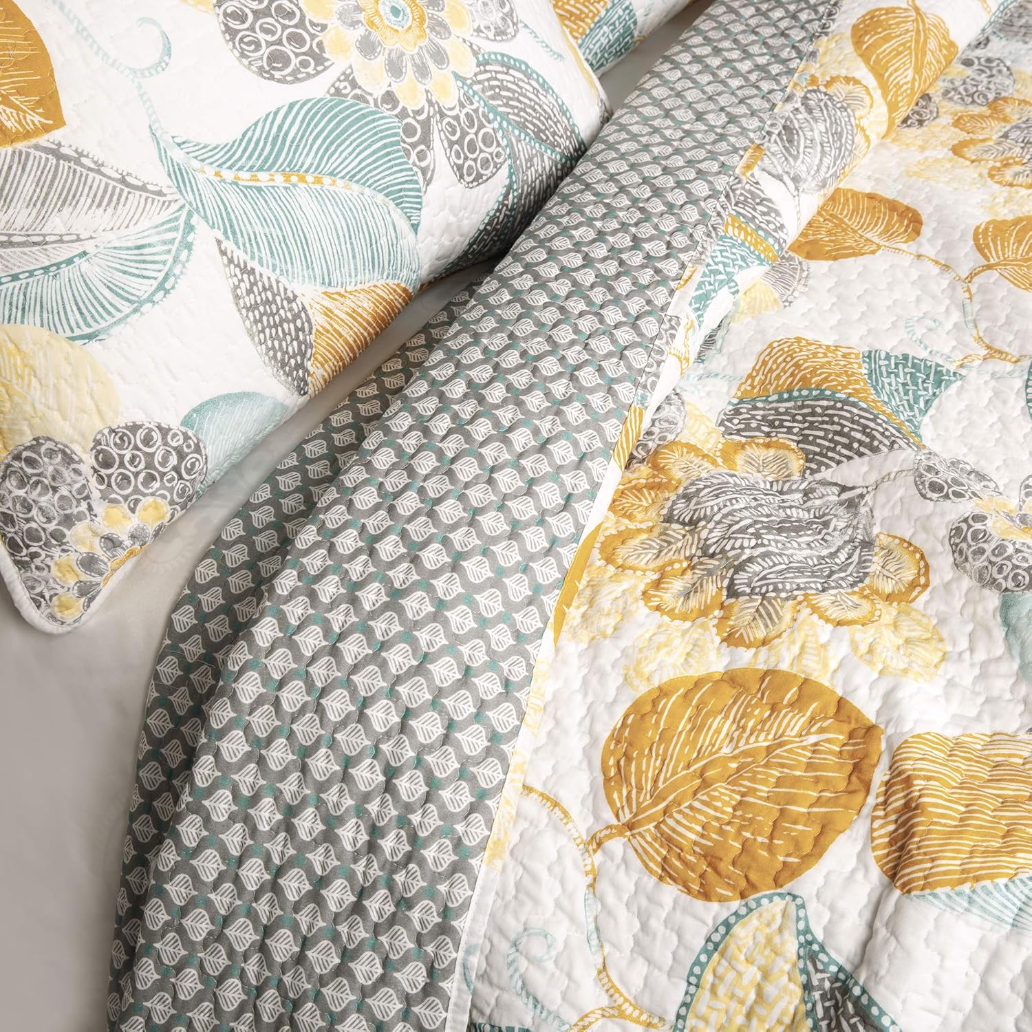 Lush Decor Full Queen Yellow & Gray Layla Quilt Floral Leaf Print 3 Piece Reversible Bedding Set