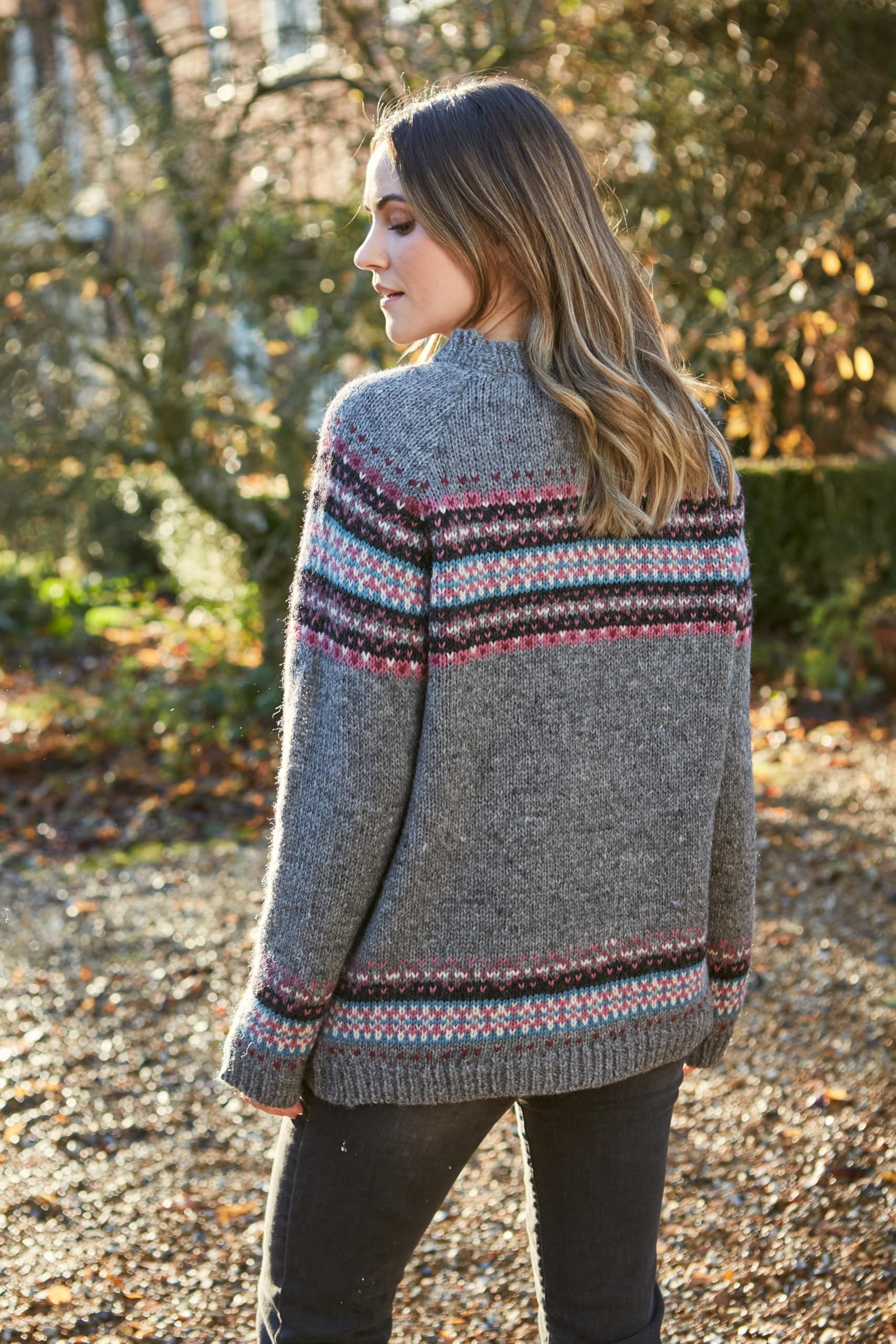 Pachamama Maglione da donna in lana fine lavorato a mano tradizionale Dales design a righe grigio multicolore fatto a mano spesso maglione caldo maglione commercio equo e solidale