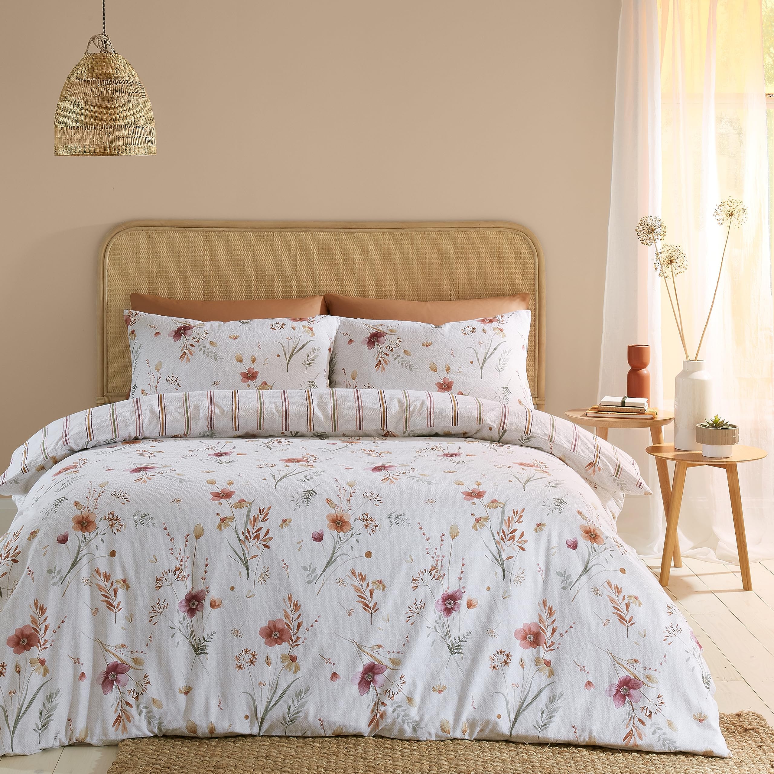 Catherine Lansfield Meadowsweet Floral 135 x 200 cm Duvet Cover and 1