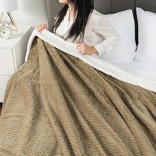 Miniatura 6 de PAVILIA manta de forro polar sherpa prémium, suave, acolchada, reversible, cálida y acogedora de microfibra lisa para sofá