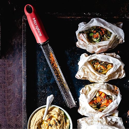 Vista 115 de Microplane Premium Classic Series Rallador 18/8 de acero inoxidable, para limón queso, verduras, cítricos, queso parmesano, ajo, jengibre, nuez Negro